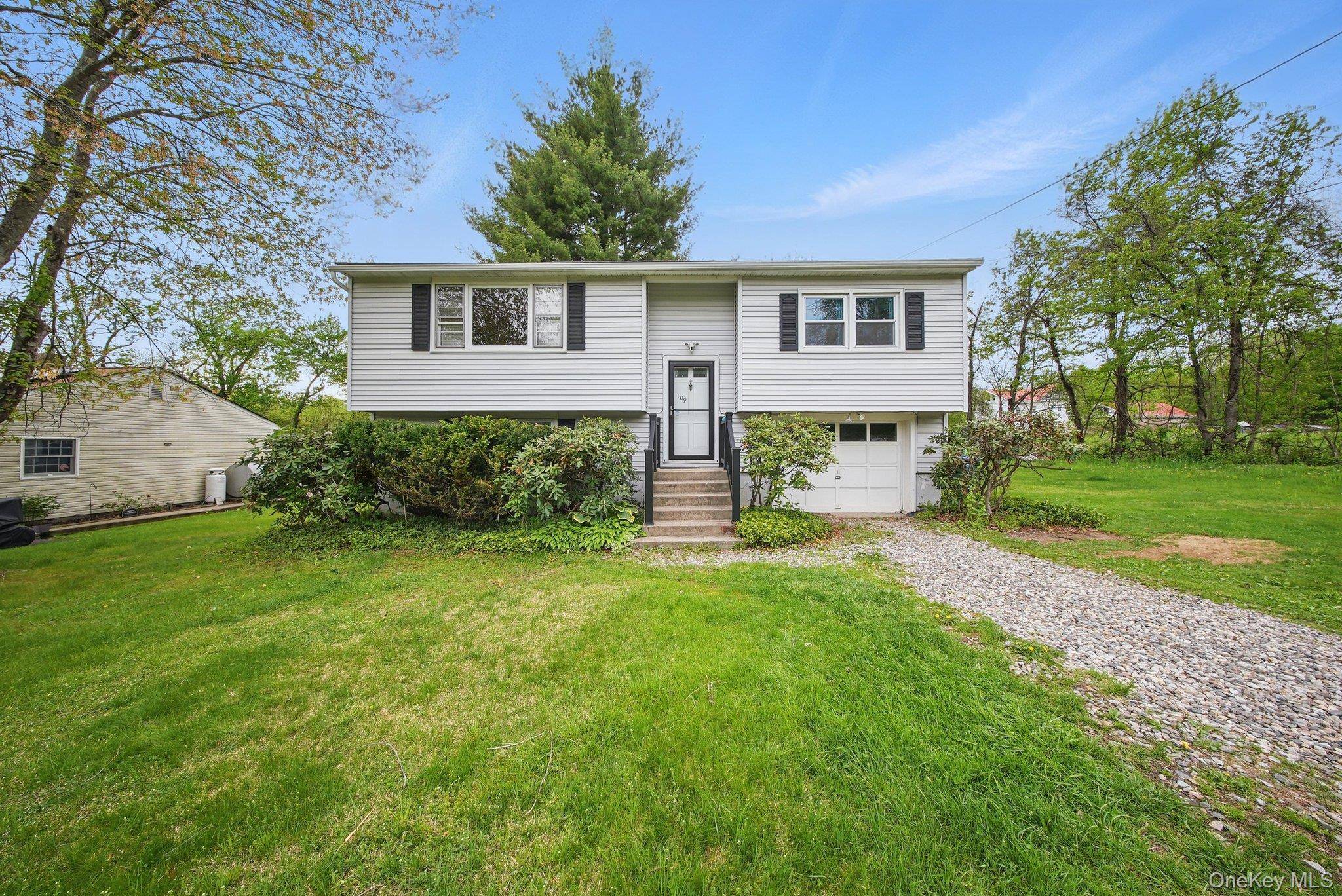 109 Long LN, Bloomingburg, NY 12721