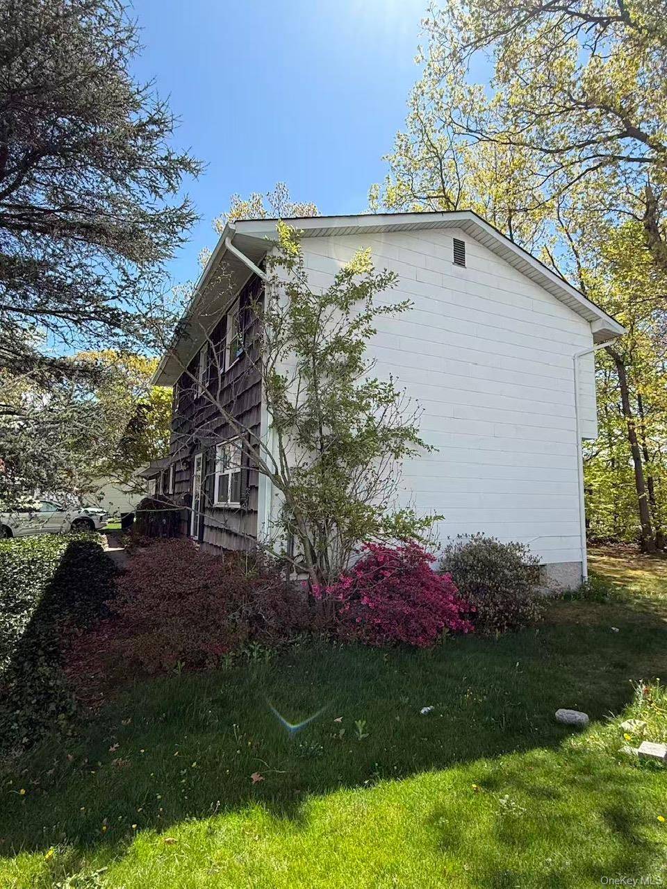 16 Ave J, Ronkonkoma, NY 11779