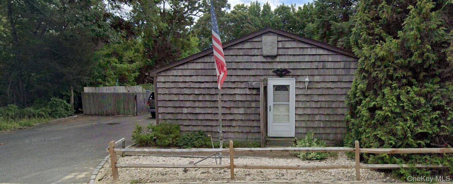 83 Old Country RD, East Quogue, NY 11942