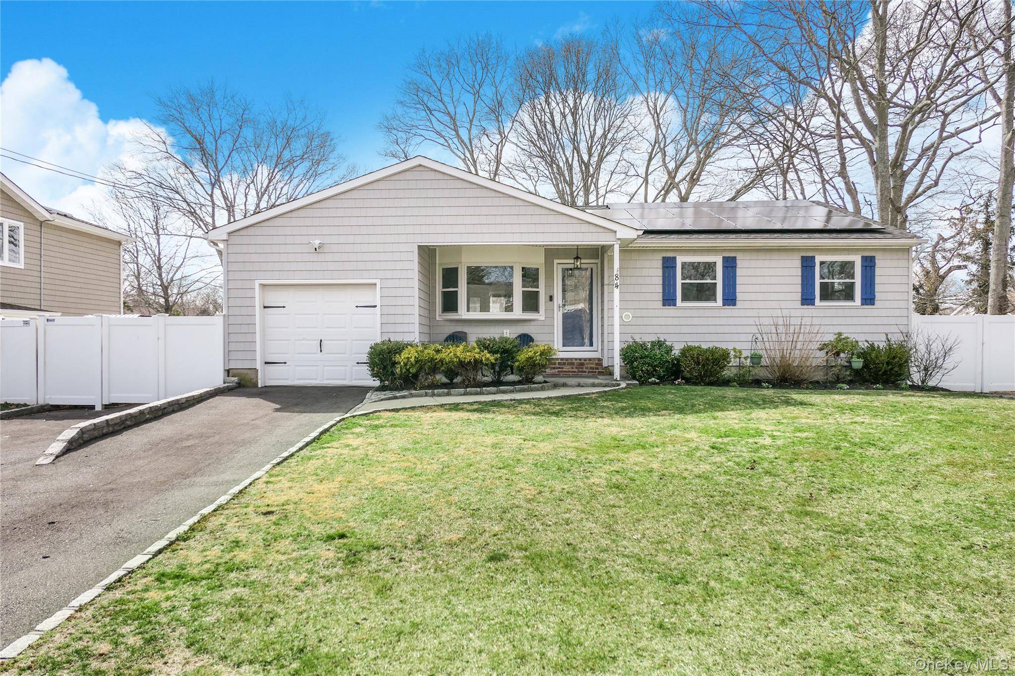 84 Bieselin RD, Bellport Village, NY 11713