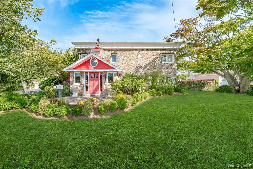 28 Riverside AVE, Amityville, NY 11701