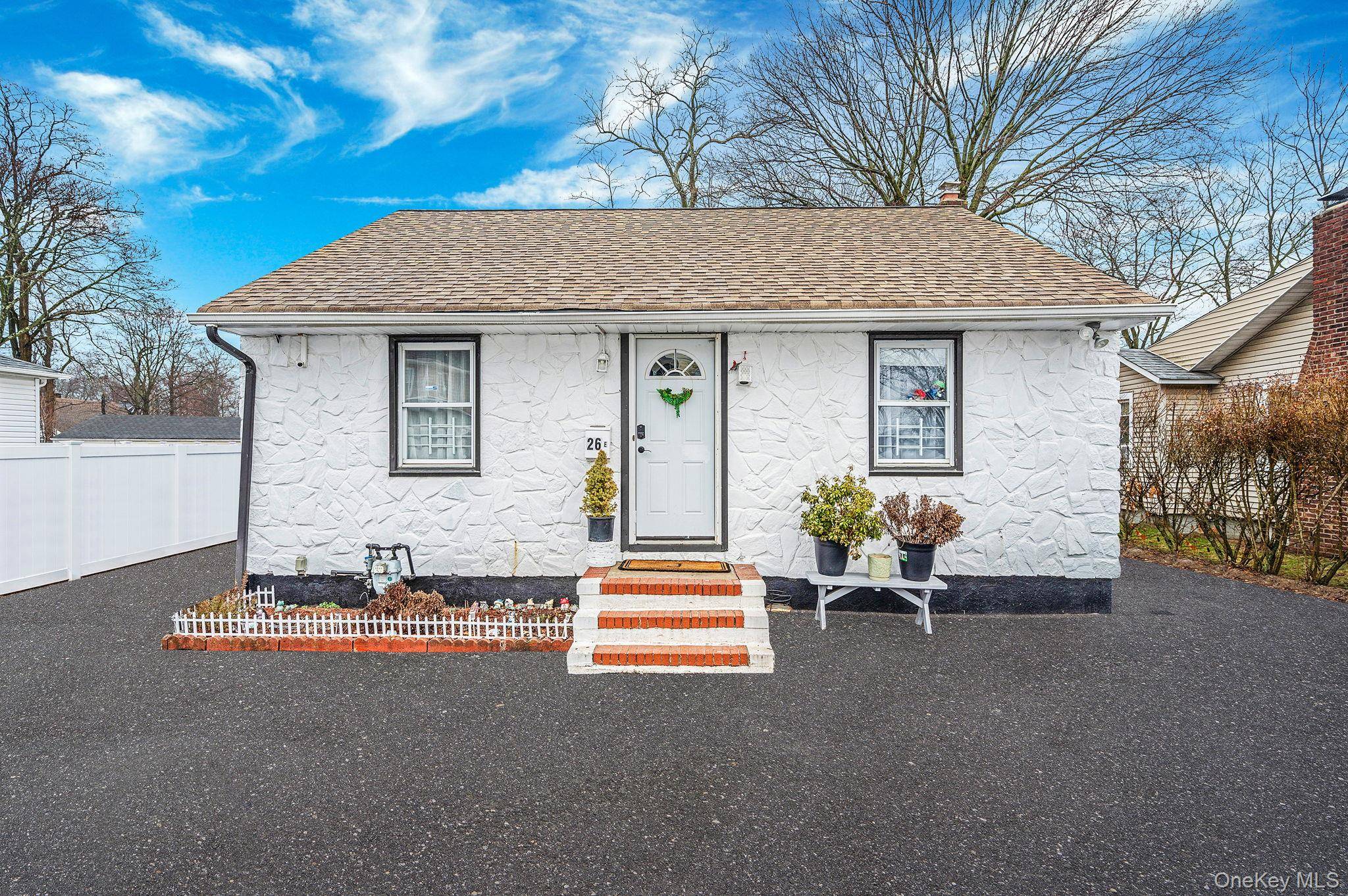 26 Smith ST, Amityville, NY 11701