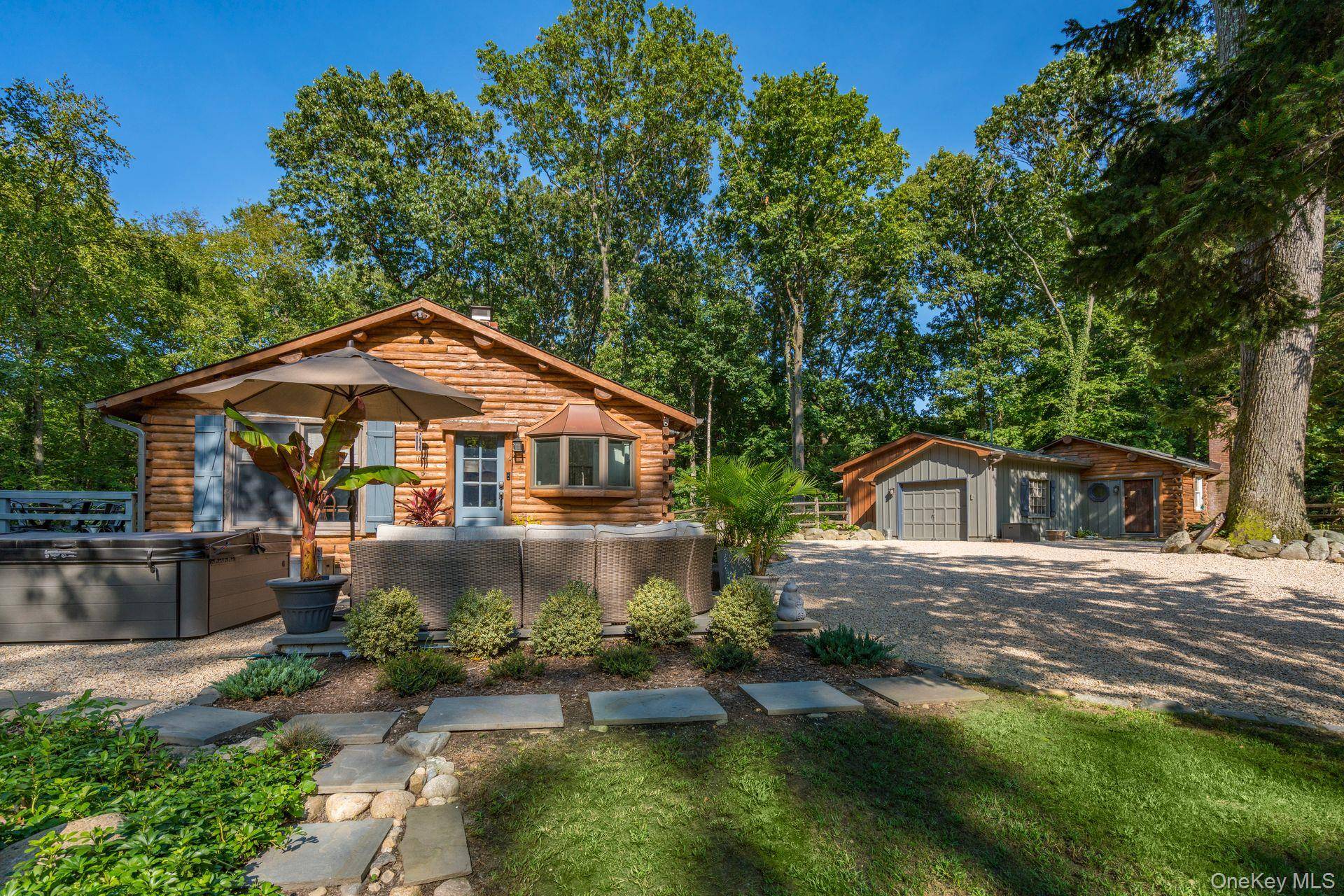 24 Forrest DR, Lloyd Harbor, NY 11743