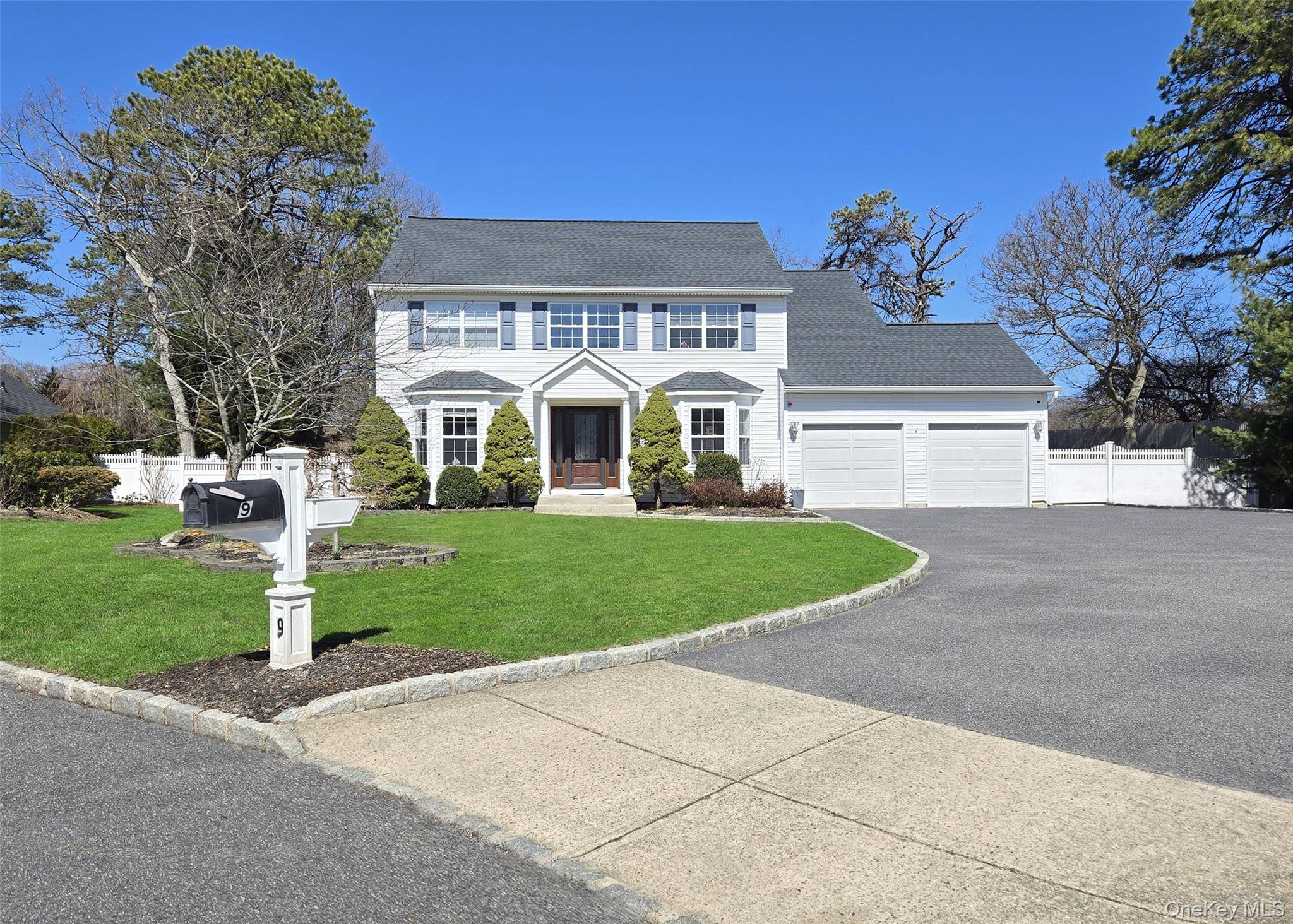 9 Keystone CT, Centereach, NY 11720