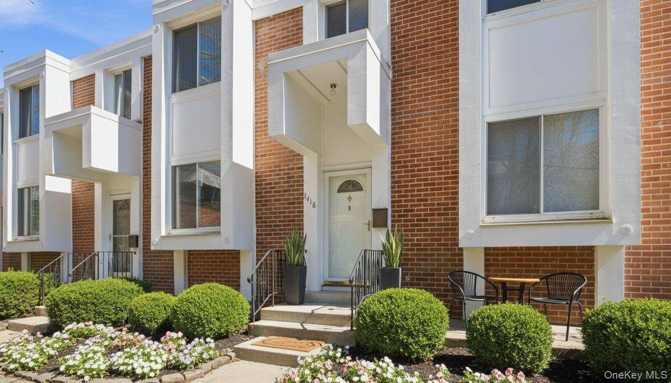 1418 Fox Glen DR, Hartsdale, NY 10530
