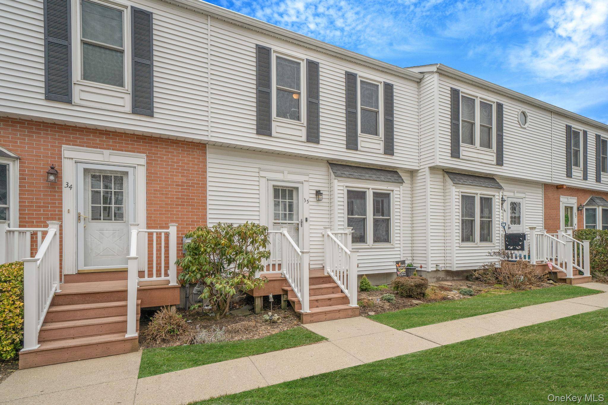 190 Merrick RD #35, Amityville, NY 11701