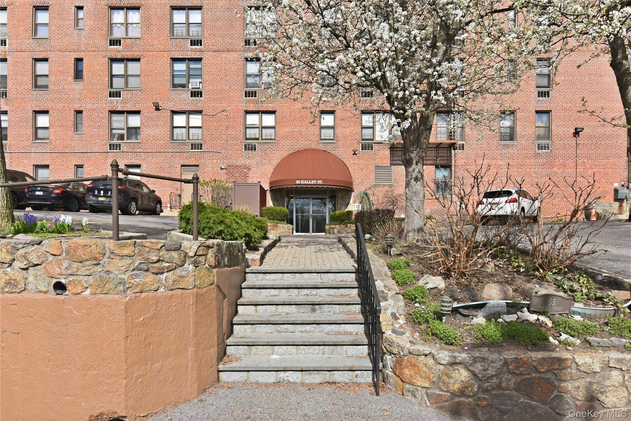 55 Halley ST #5E, Yonkers, NY 10704