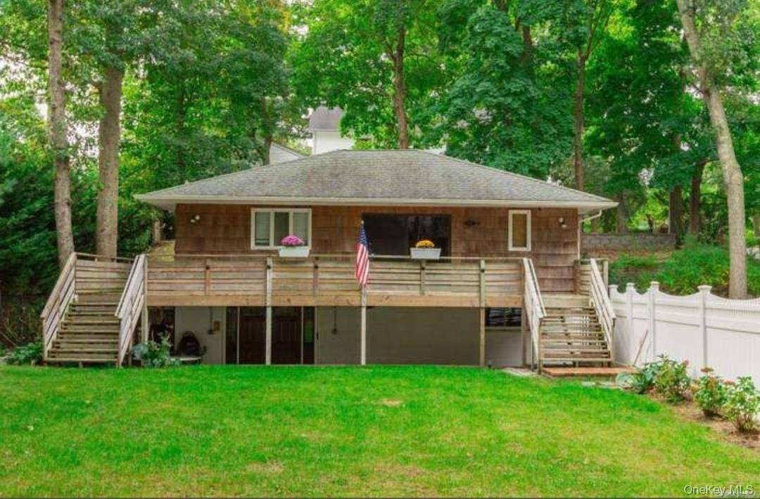 31 Apricot RD, Rocky Point, NY 11778