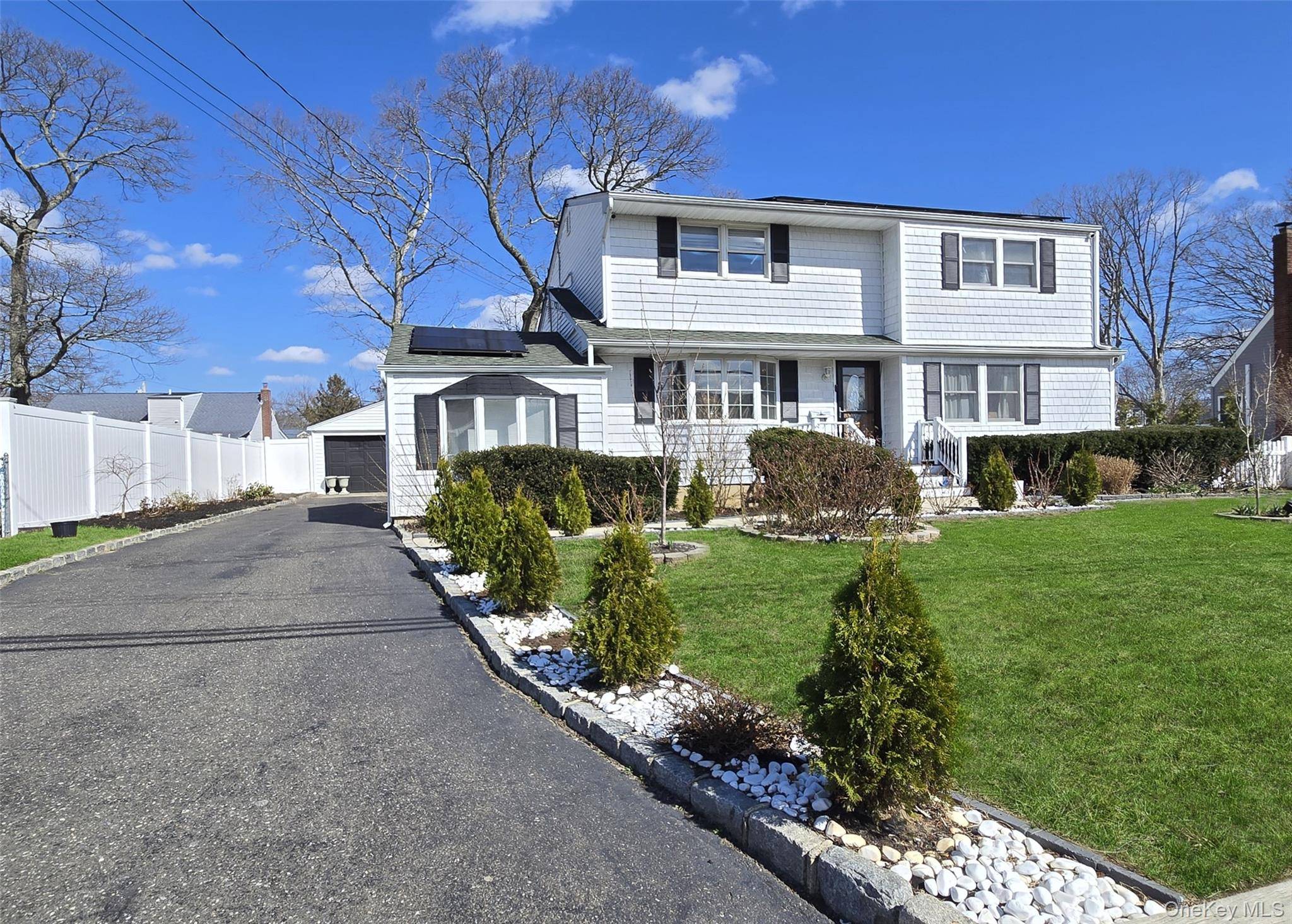 17 Gregory DR, Ronkonkoma, NY 11779
