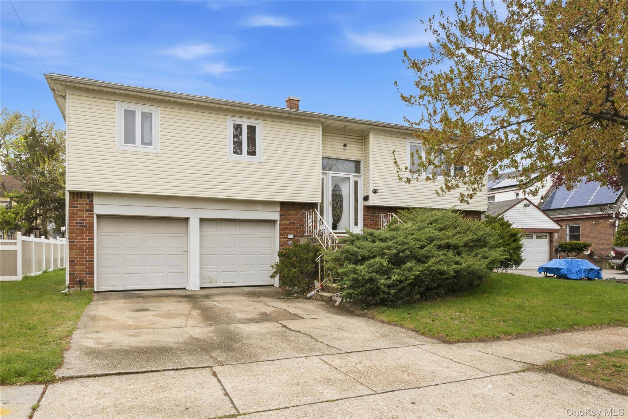 11214 180th ST, Addisleigh Park, NY 11433