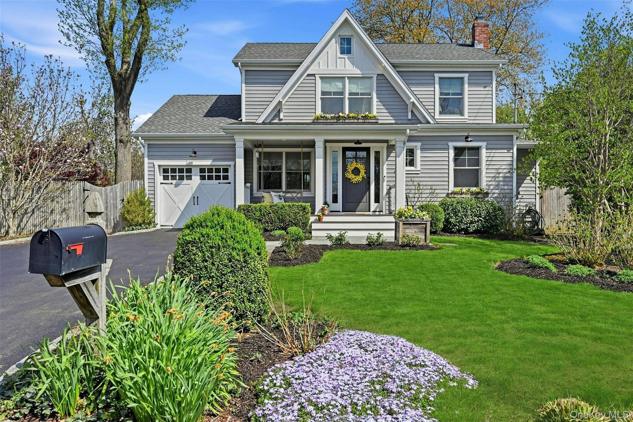 11 Elmont LN, East Northport, NY 11731
