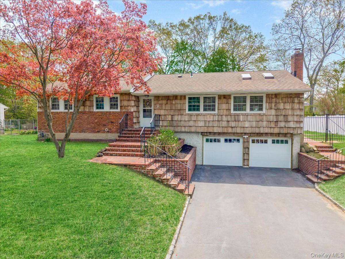 42 Sunflower DR, Hauppauge, NY 11788