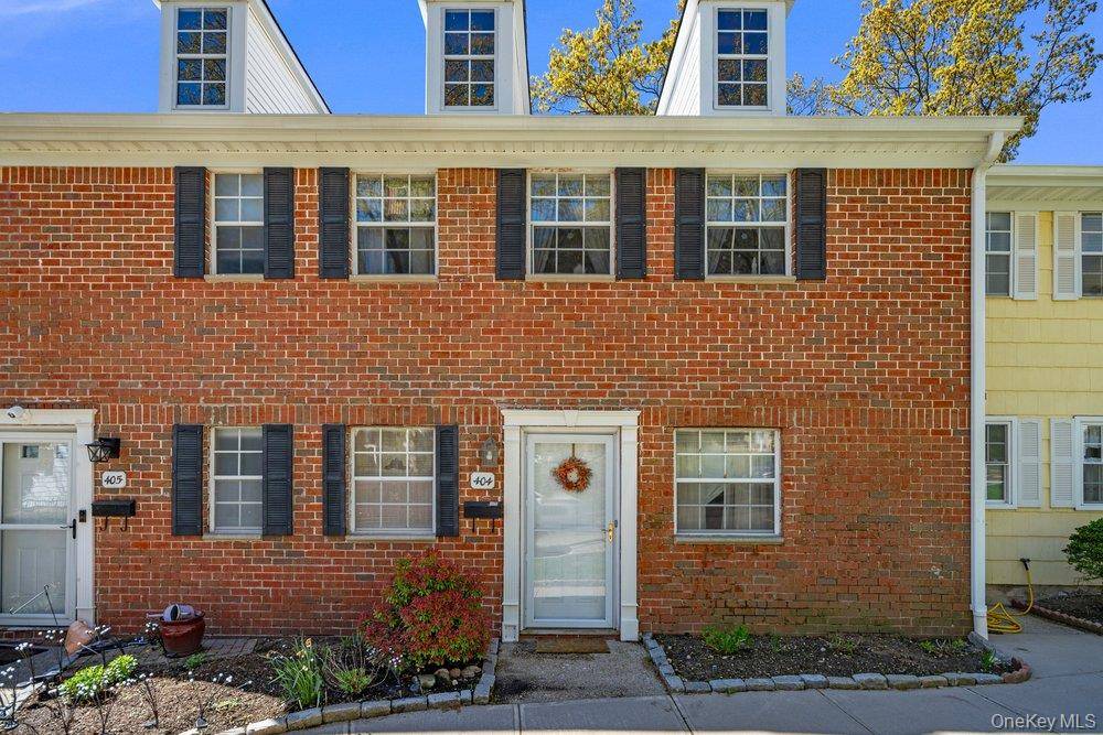 404 Towne House VLG #404, Islandia, NY 11749