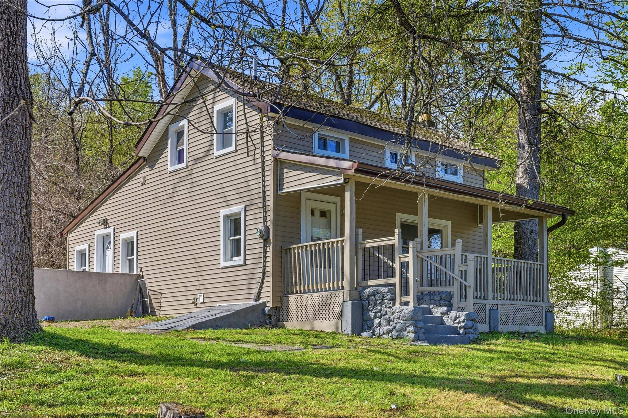 892 Winterton RD, Bloomingburg, NY 12721