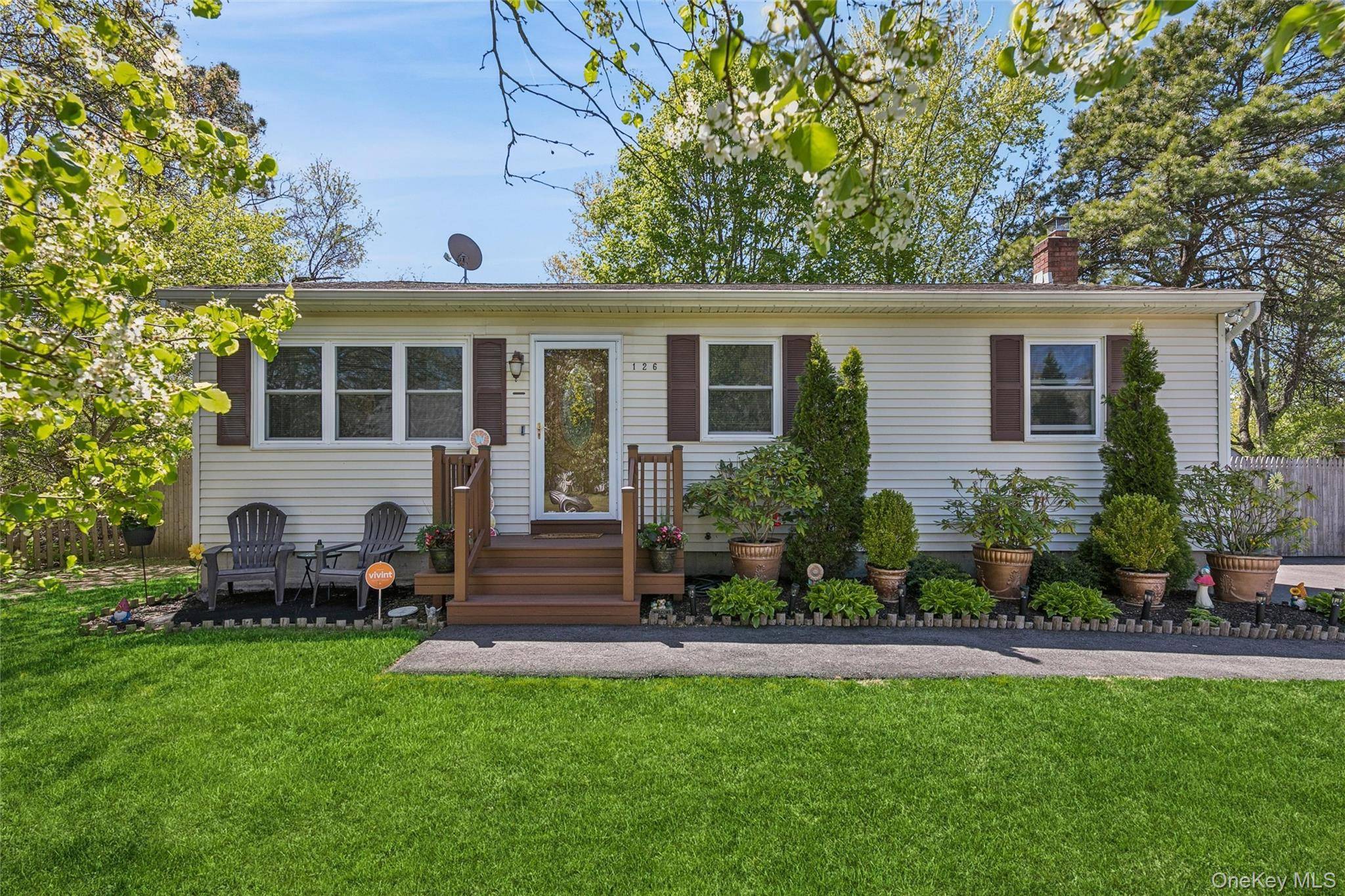 126 New Jersey AVE, Bellport, NY 11713