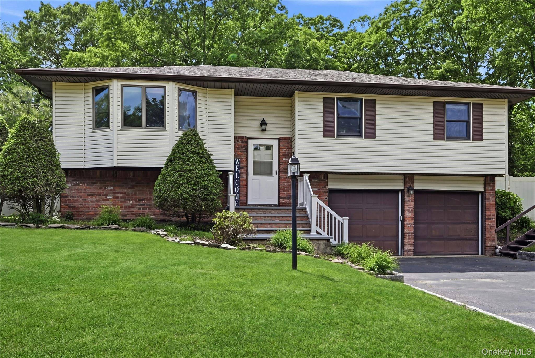 84 Henearly DR, Miller Place, NY 11764