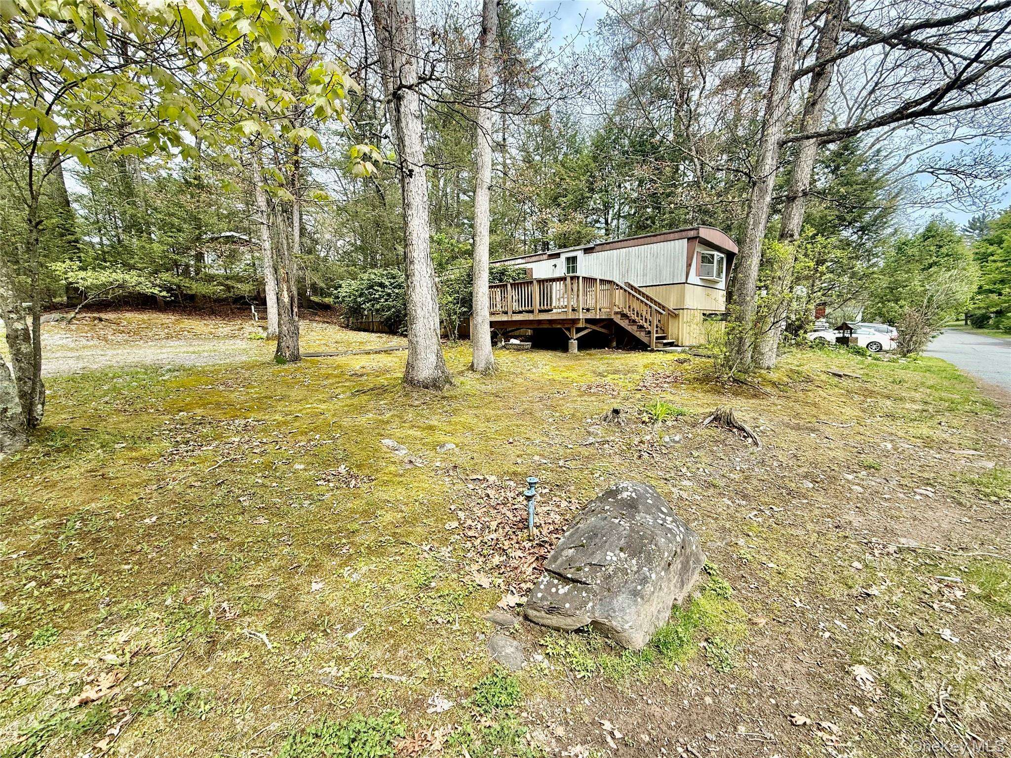 822 Lark LN, Cuddebackville, NY 12729