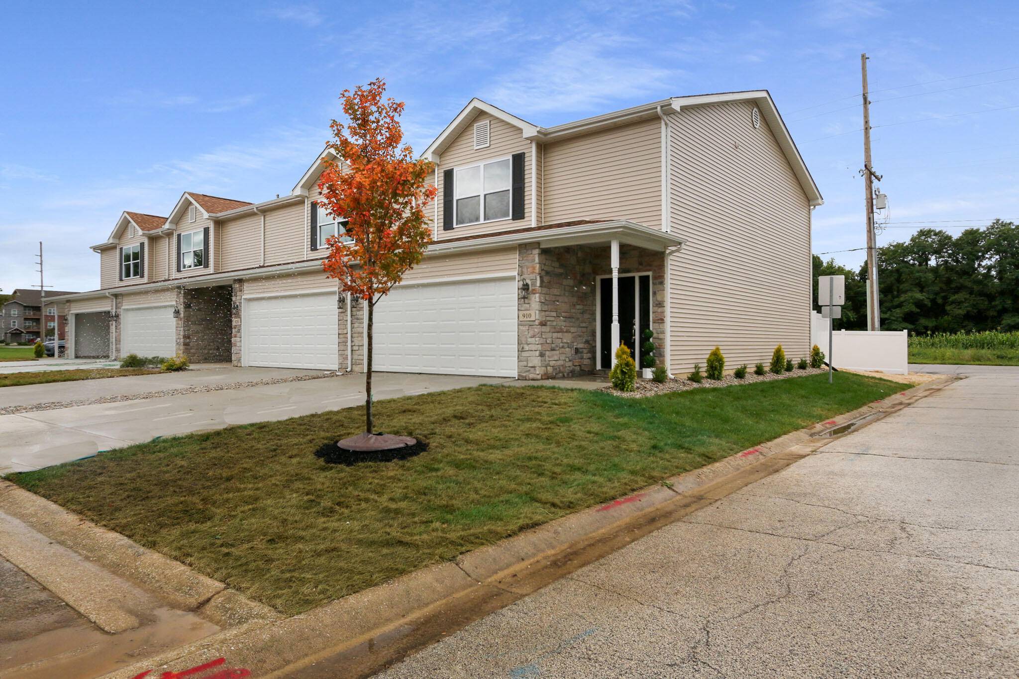 930 Penny Court, Hobart, IN 46342
