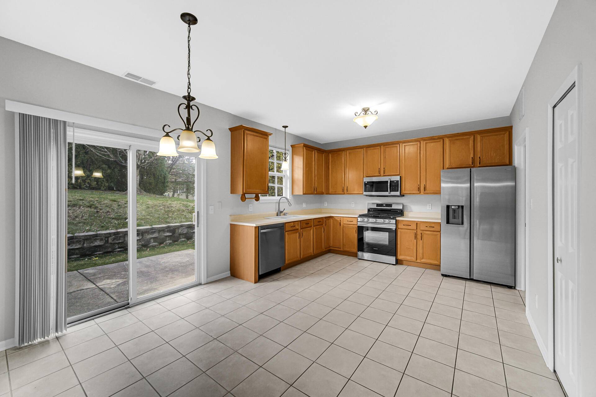 8072 Northcote CT, Dyer, IN 46311