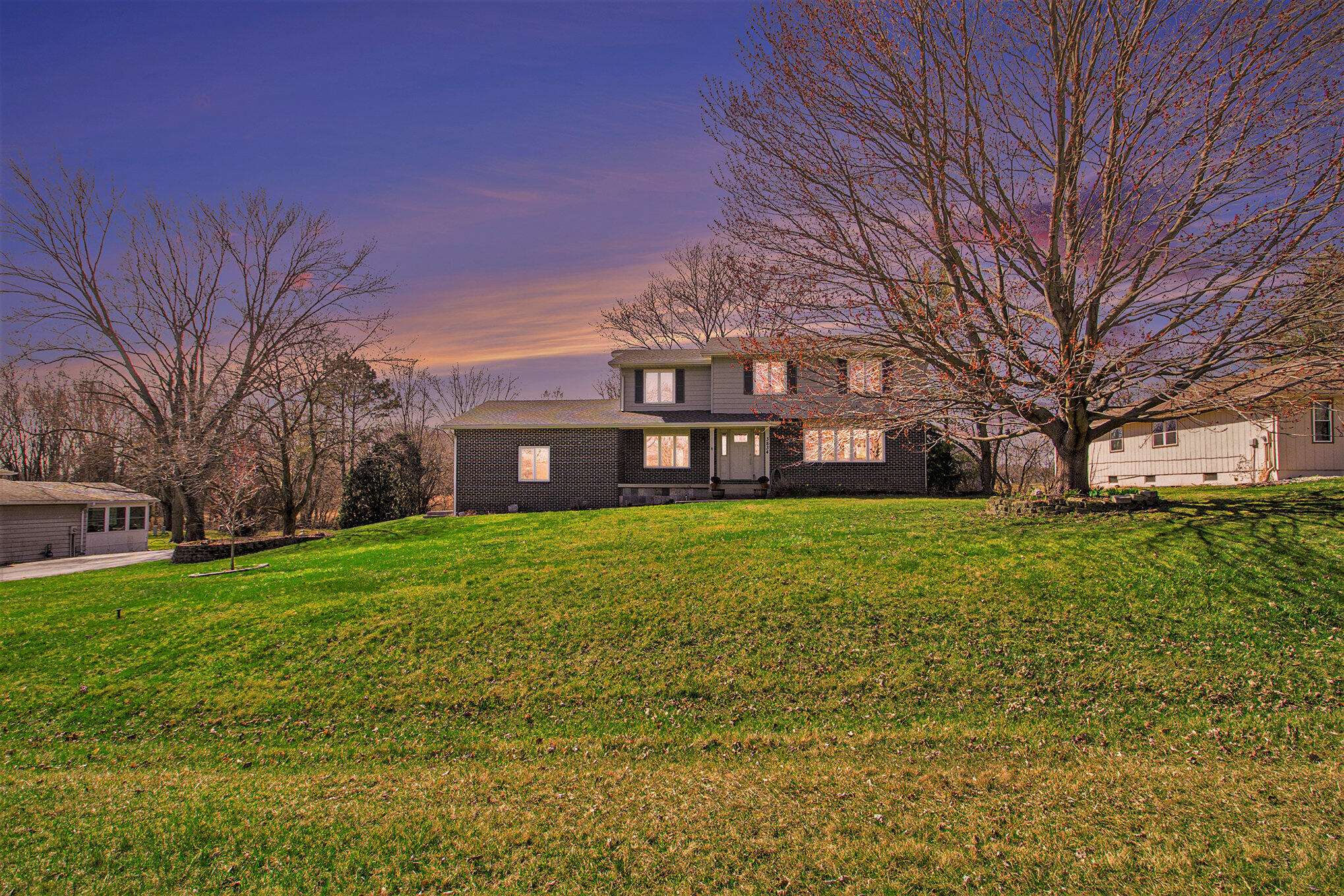 3834 Kingsway DR, Crown Point, IN 46307