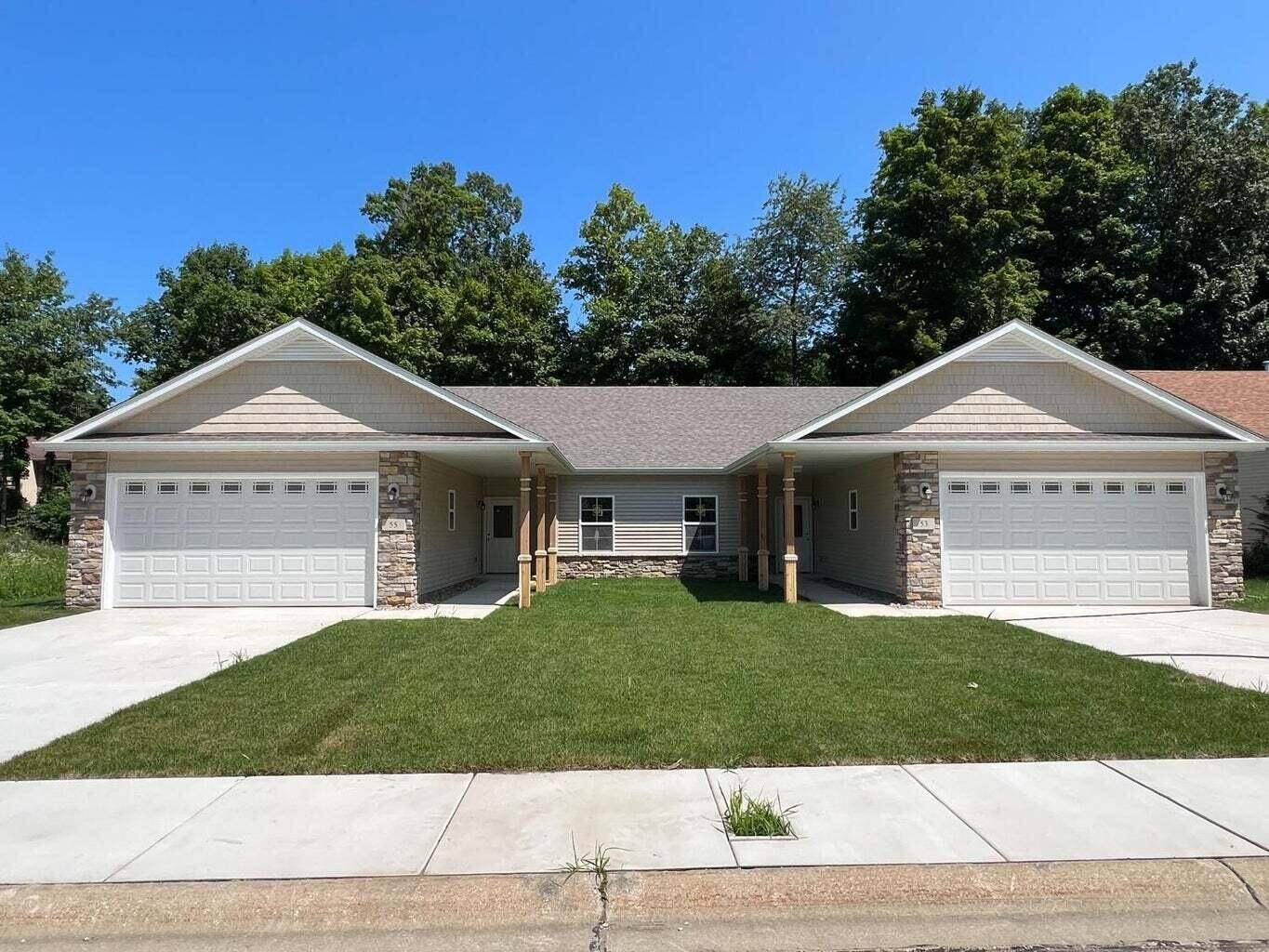 54 Victoria CIR, La Porte, IN 46350