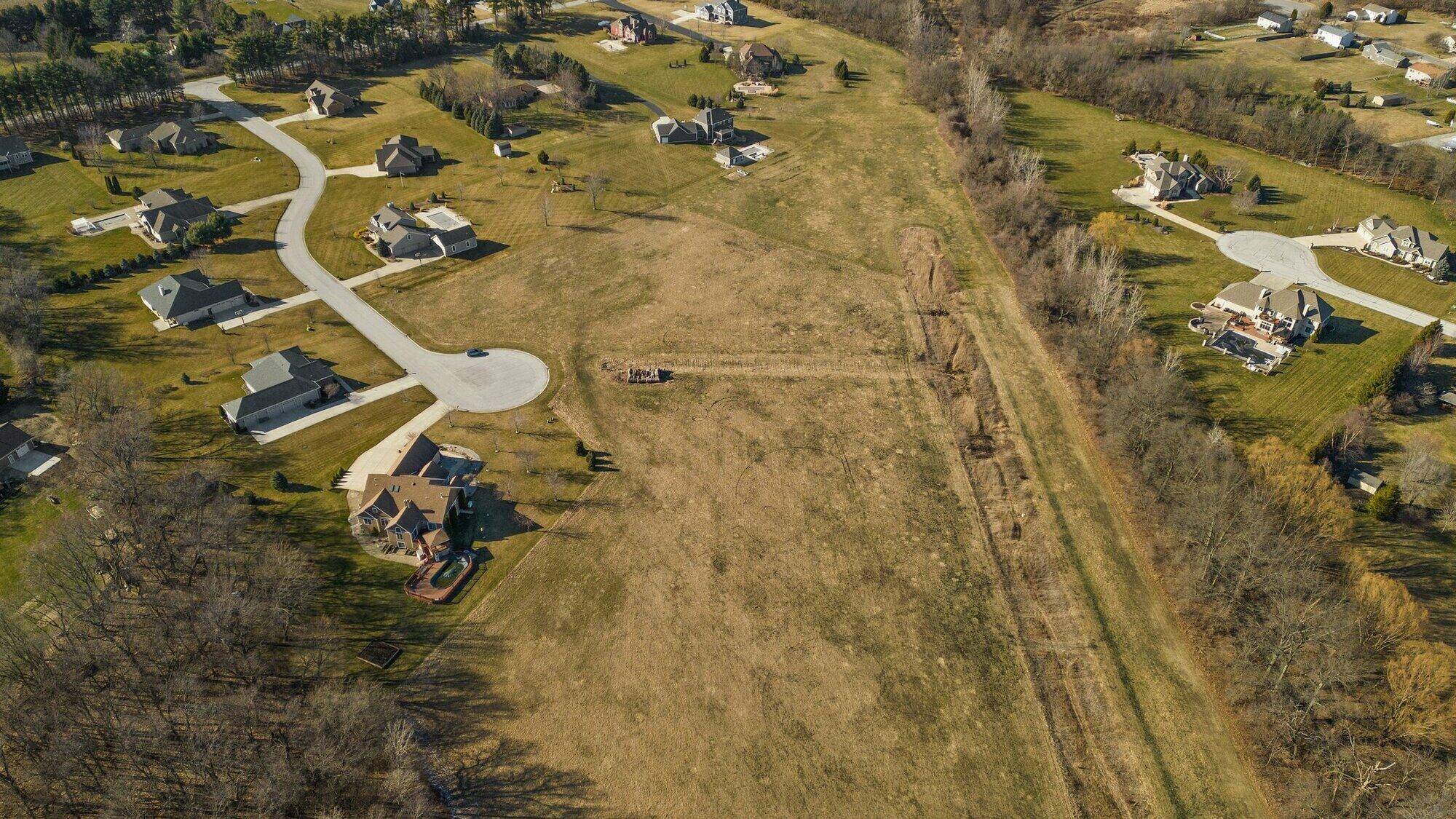 421 E Amy Rose LN, Valparaiso, IN 46383