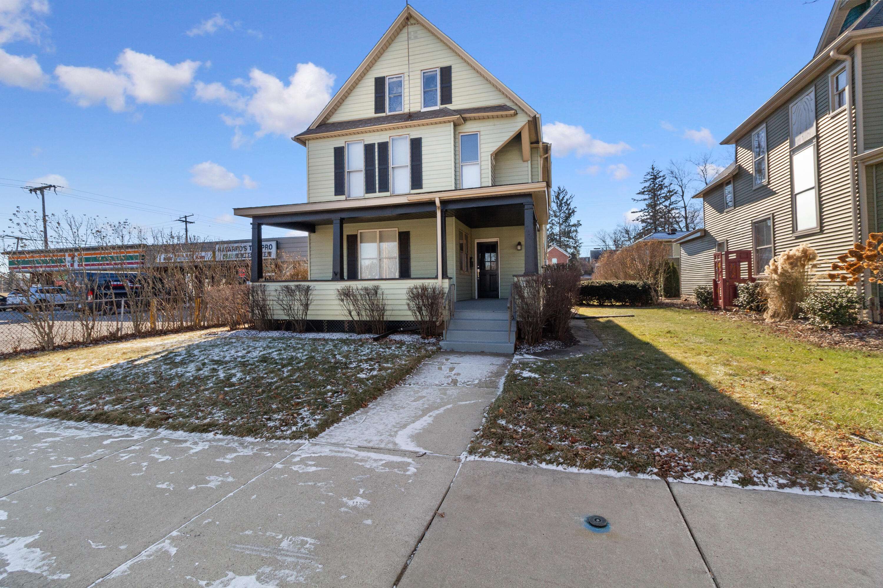 704 Lincolnway, Valparaiso, IN 46383