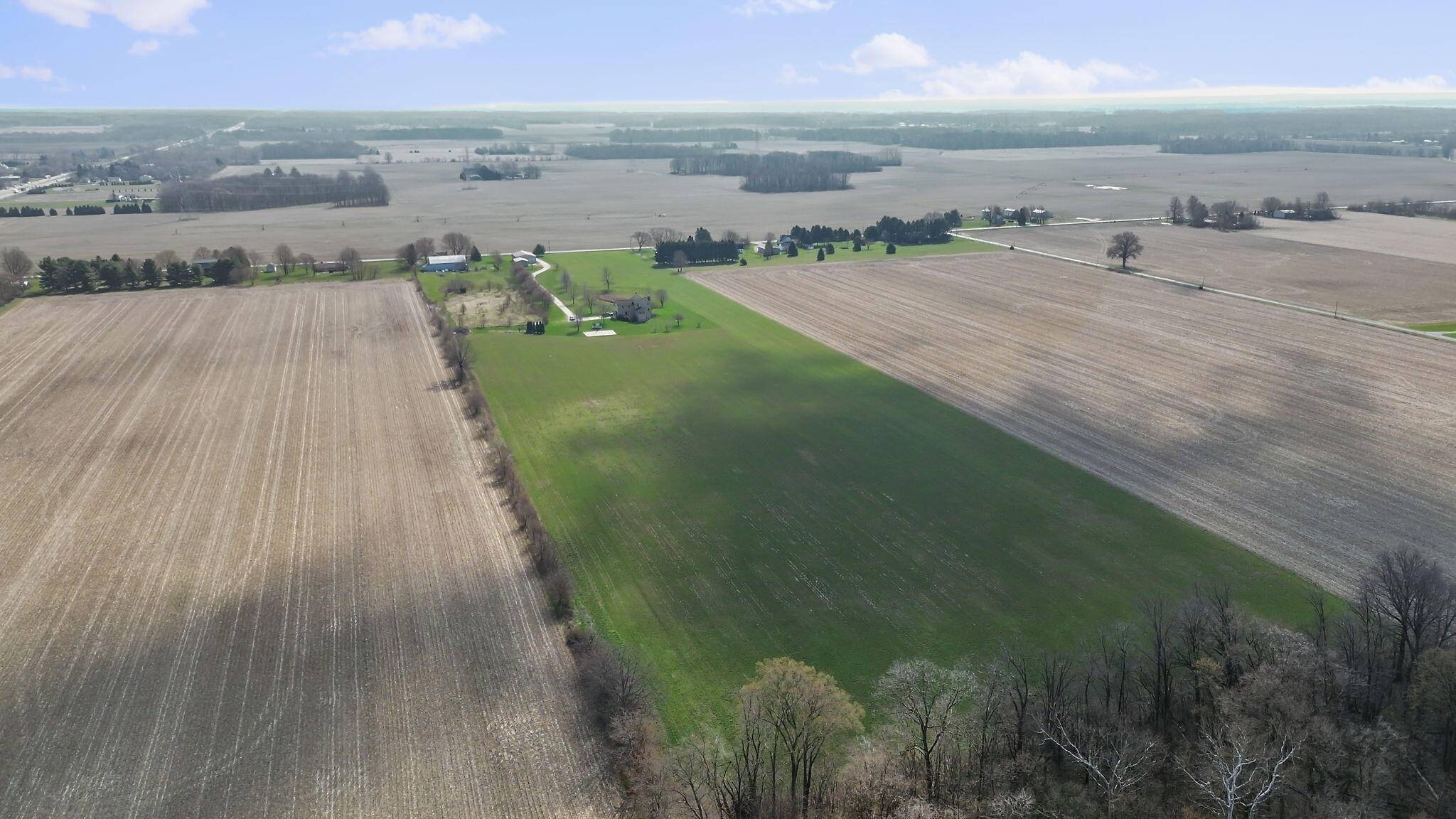 56803 Tulip RD, New Carlisle, IN 46552