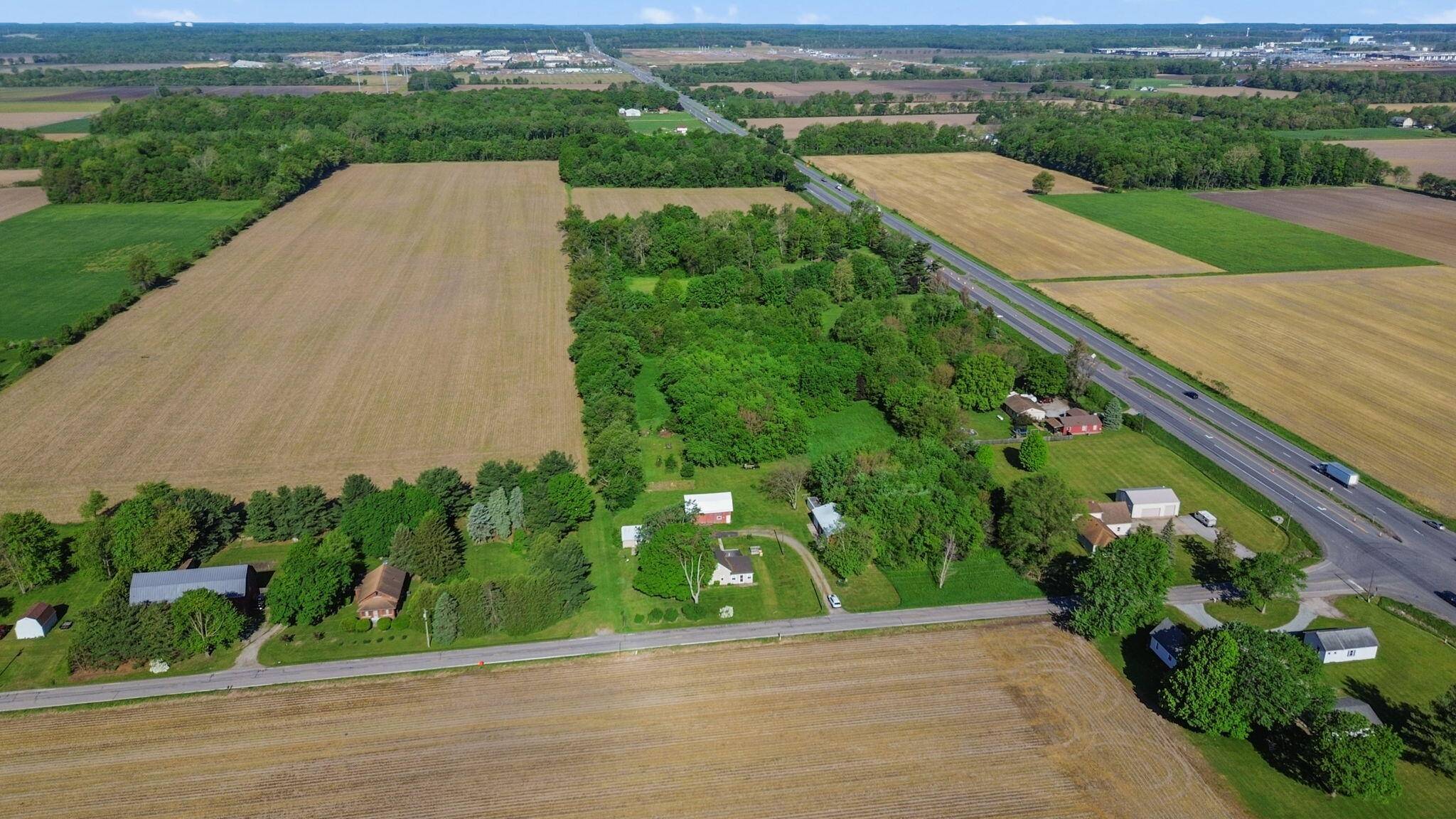56611 Tulip RD, New Carlisle, IN 46552