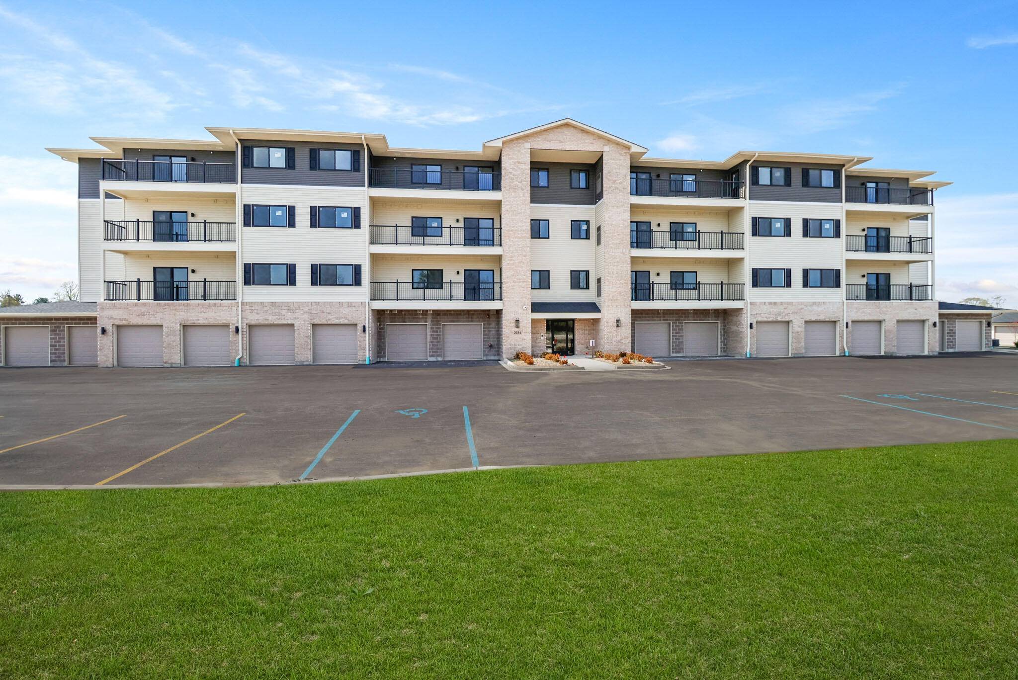2034 W 75th PL #32, Merrillville, IN 46410