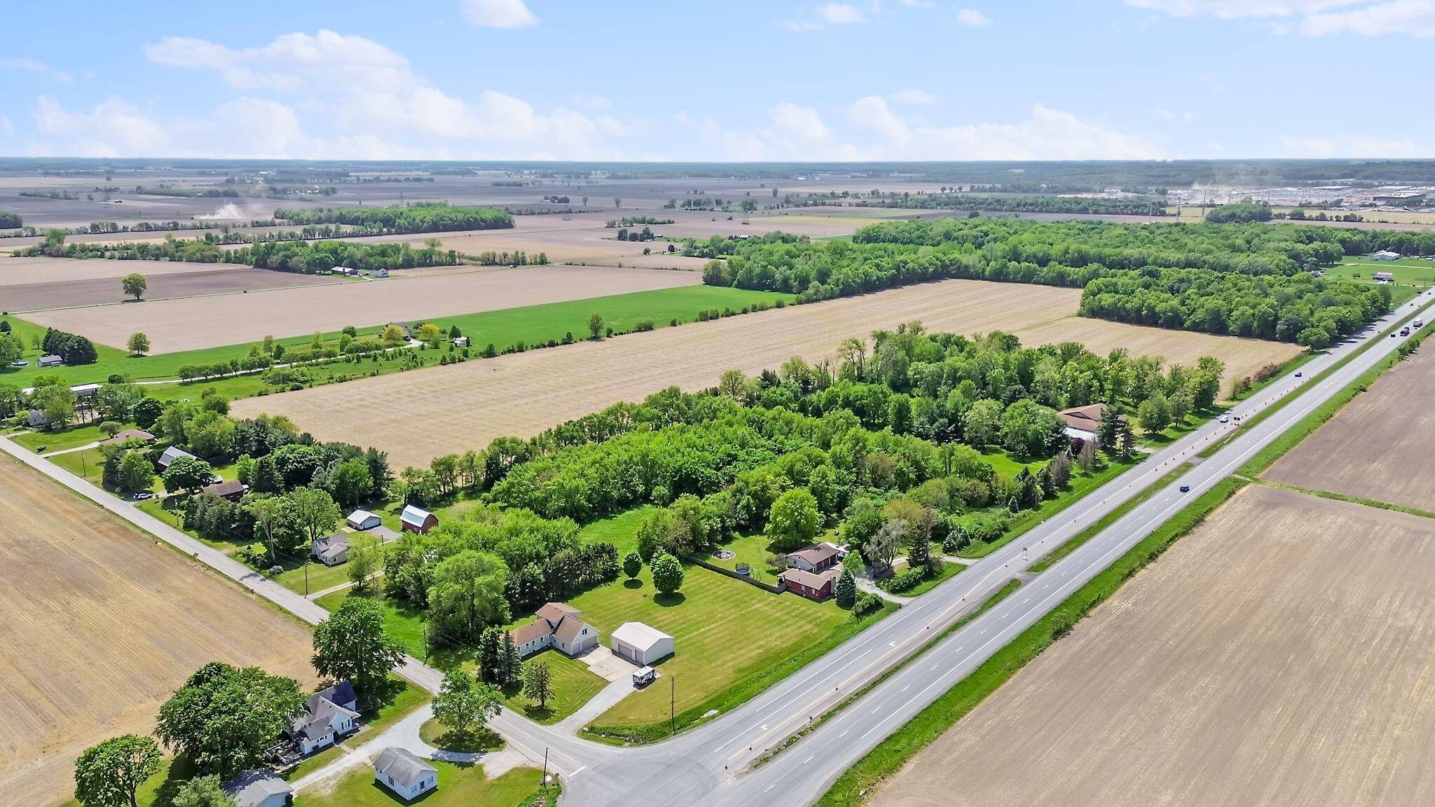 56659 Tulip RD, New Carlisle, IN 46552