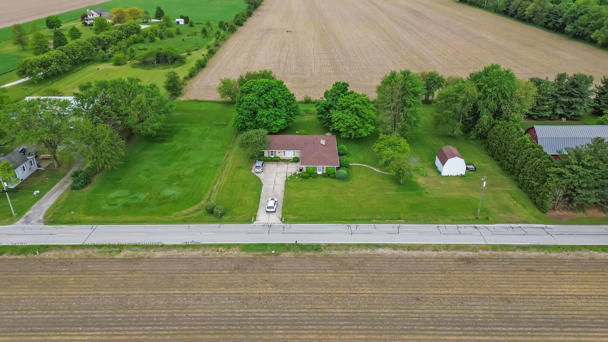 56729 Tulip RD, New Carlisle, IN 46552