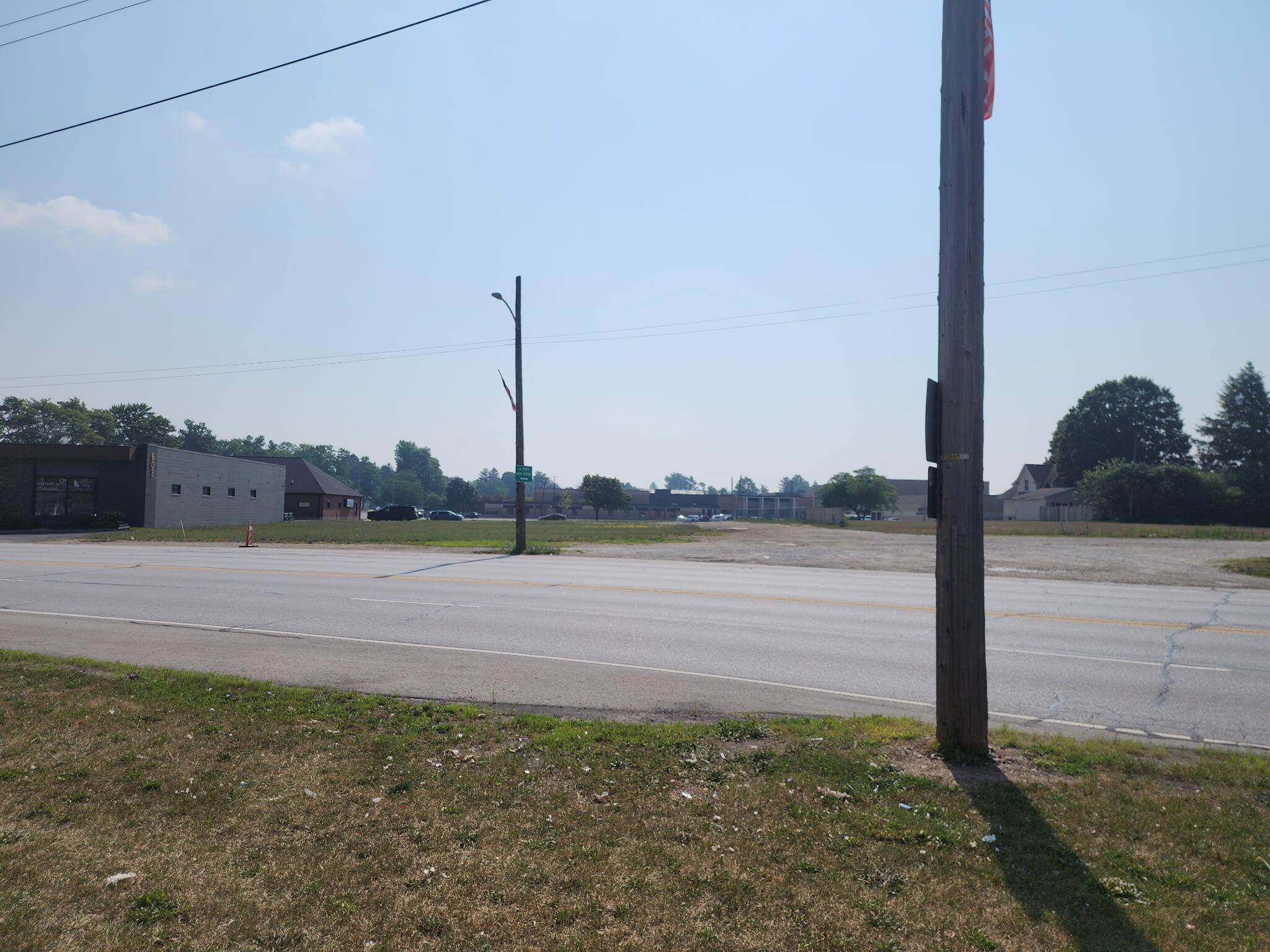 607 J ST, La Porte, IN 46350