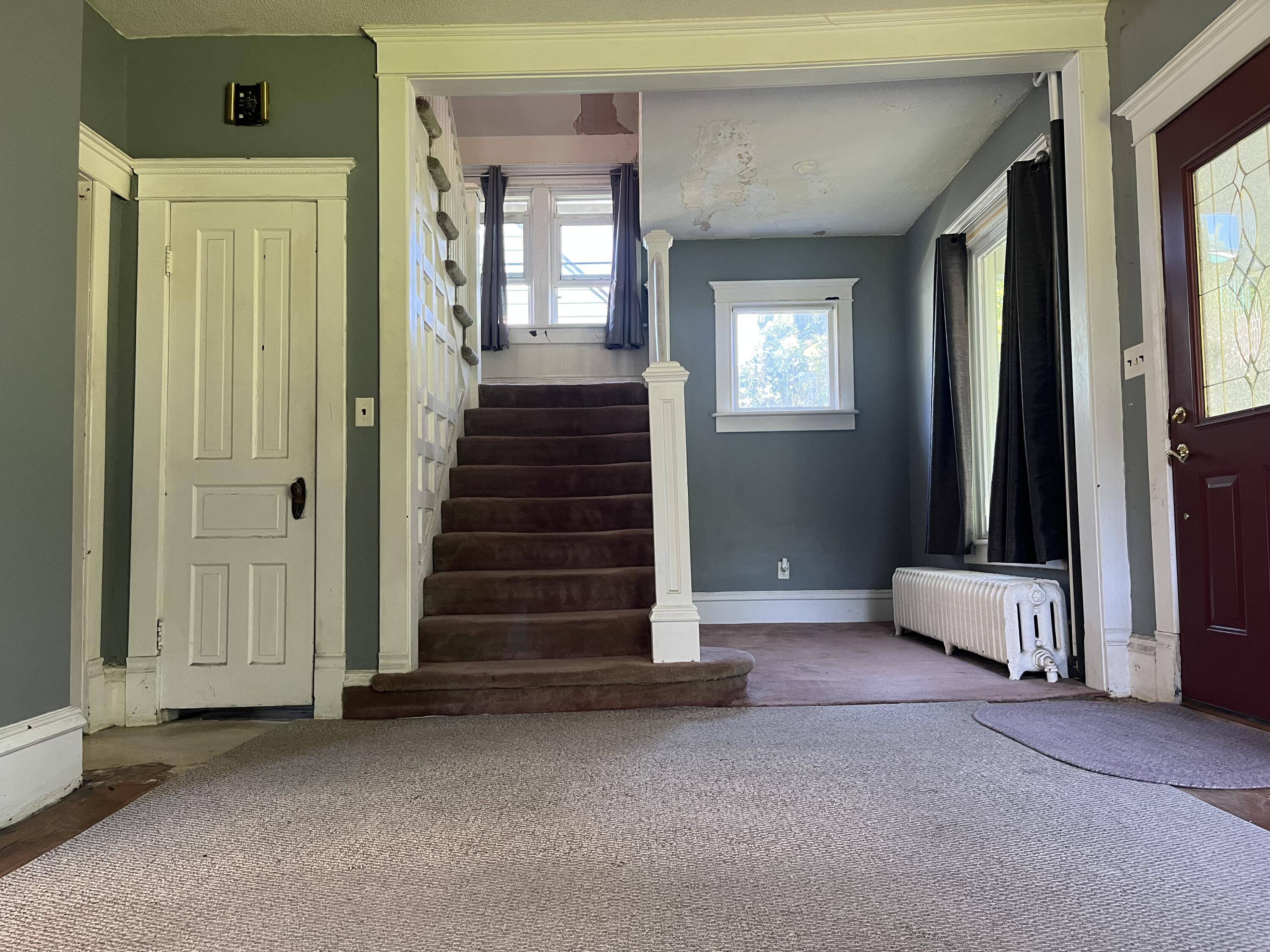 484 Grove AVE, Valparaiso, IN 46385