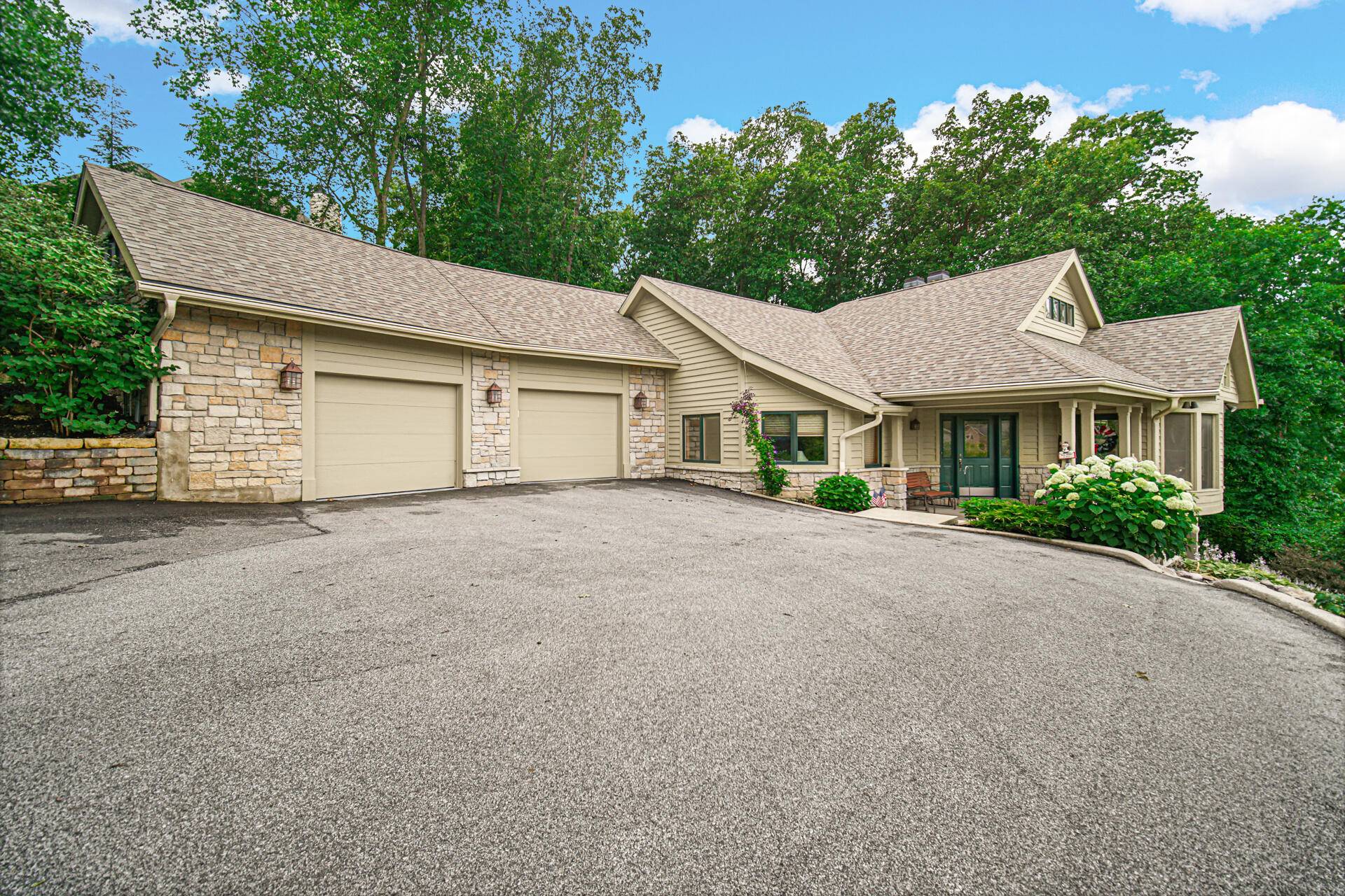 54 Braemar DR, Valparaiso, IN 46385