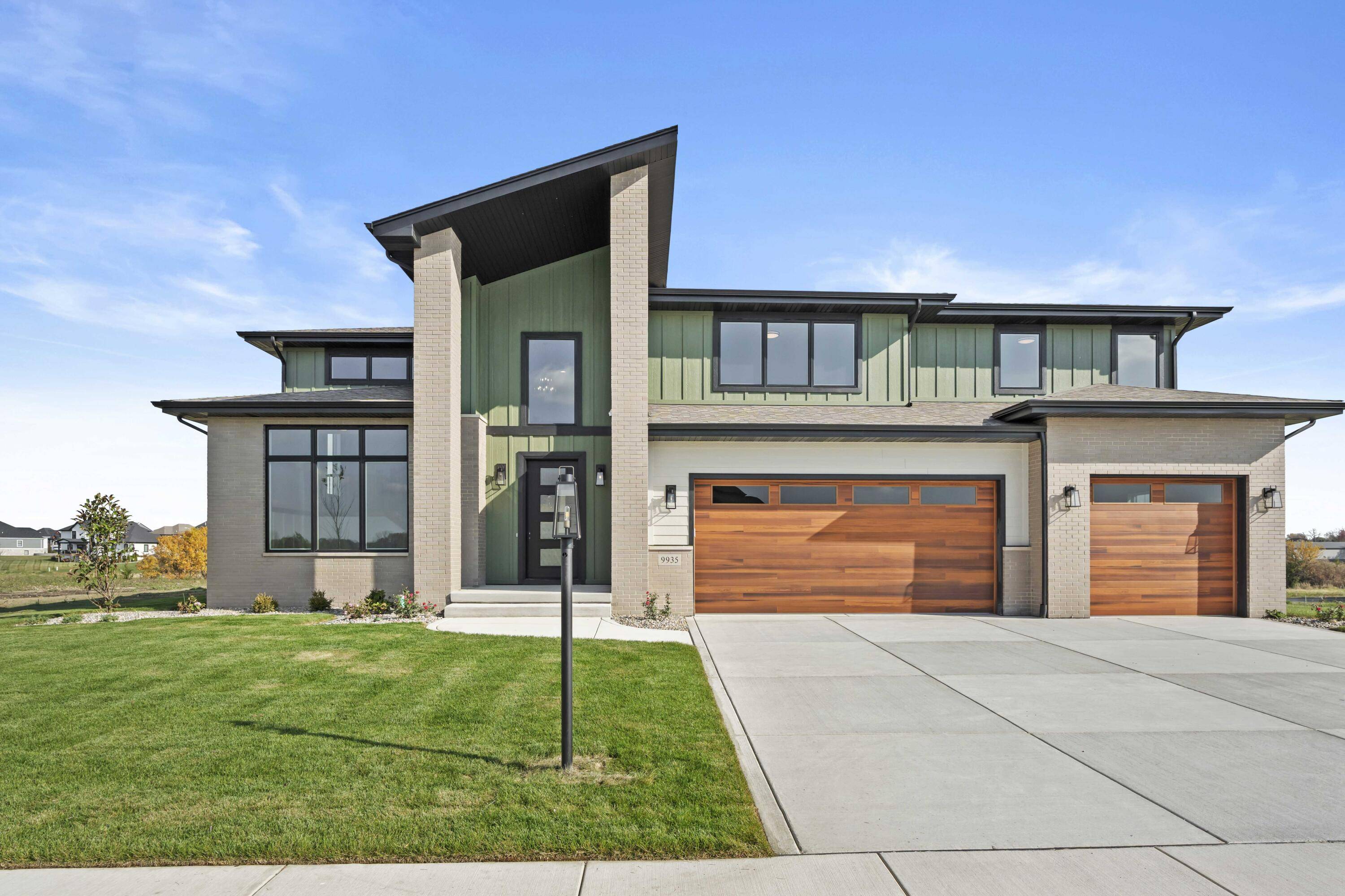 9935 Switch Grass Lane, St. John, IN 46373