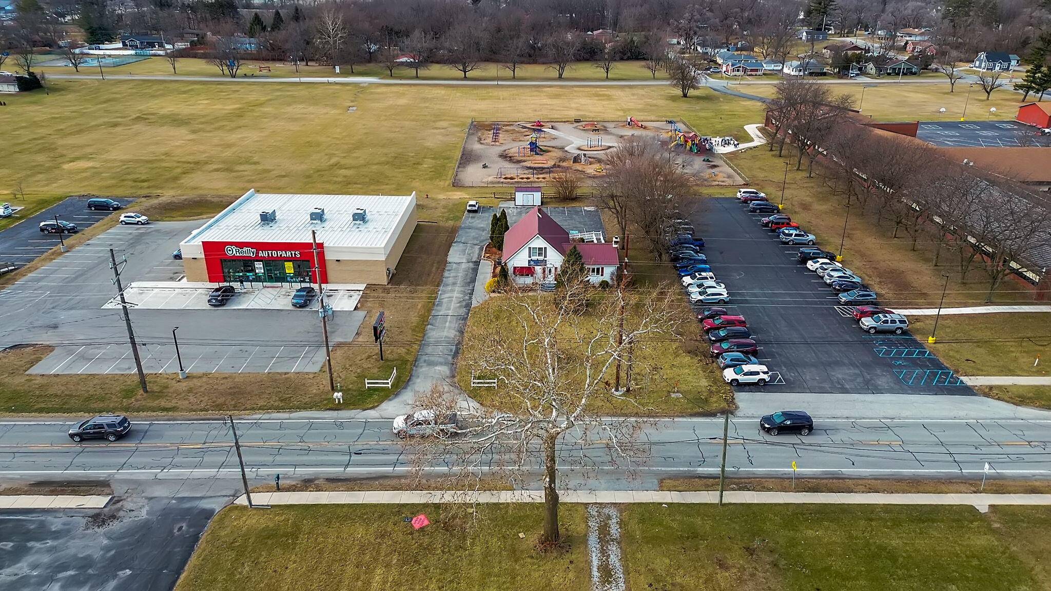 1114 S Halleck ST, Demotte, IN 46310