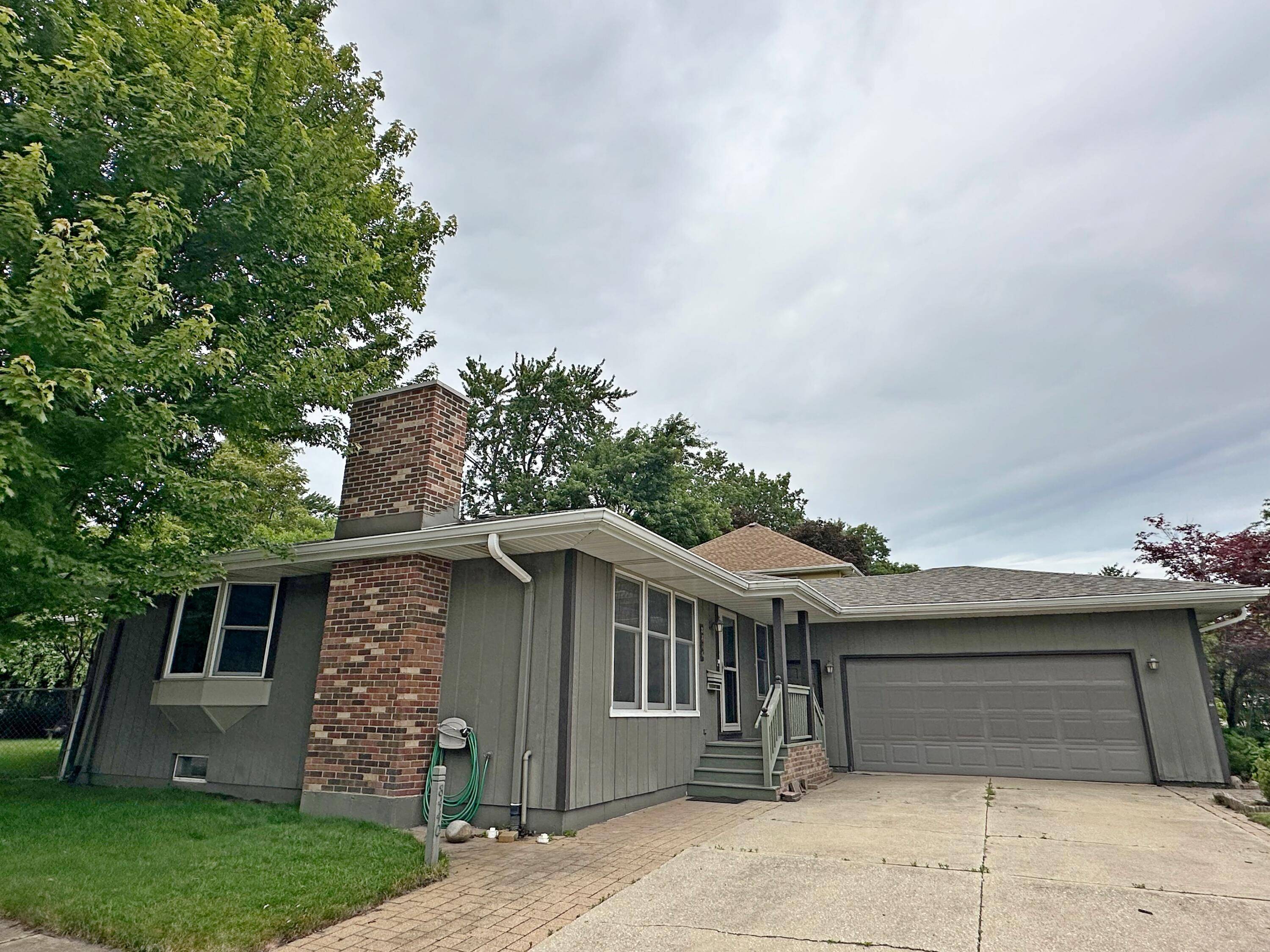 8440 Van Buren CT, Munster, IN 46321