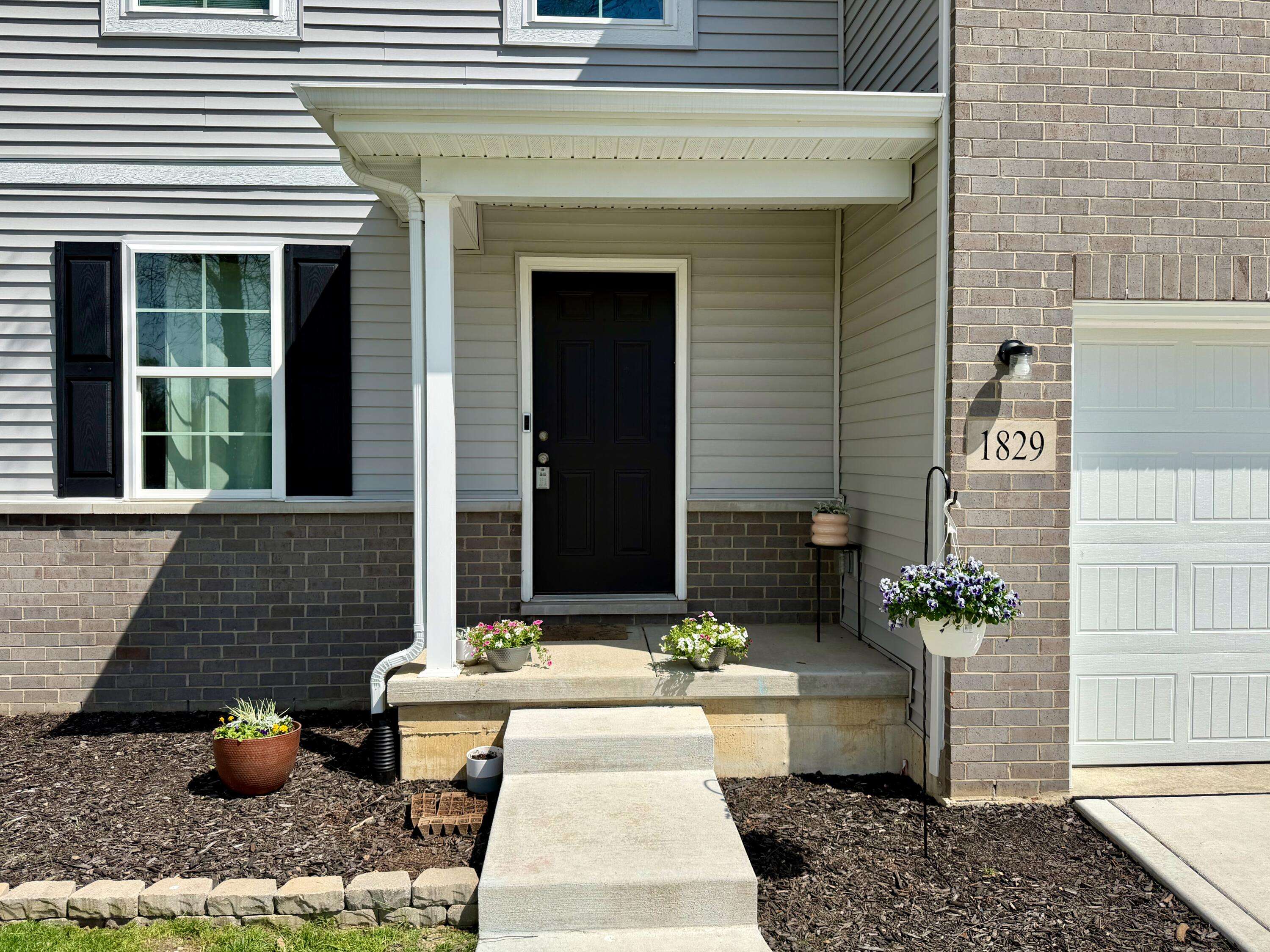 1829 S Creekside Court, Westville, IN 46391