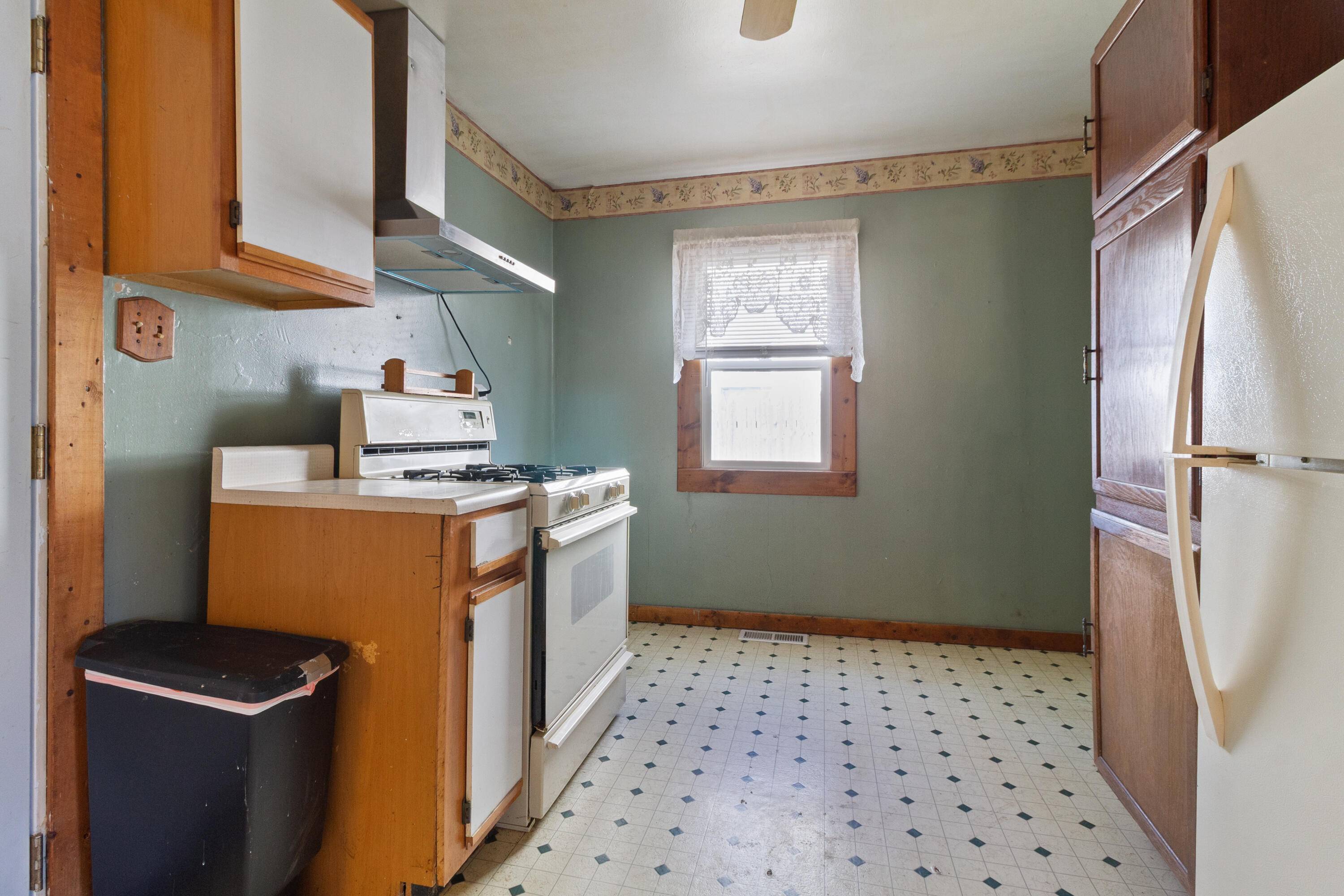825 N Sherman ST, Crown Point, IN 46307