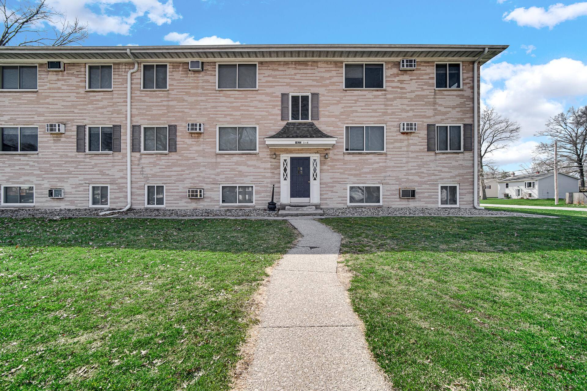 1623 Portage AVE, Chesterton, IN 46304
