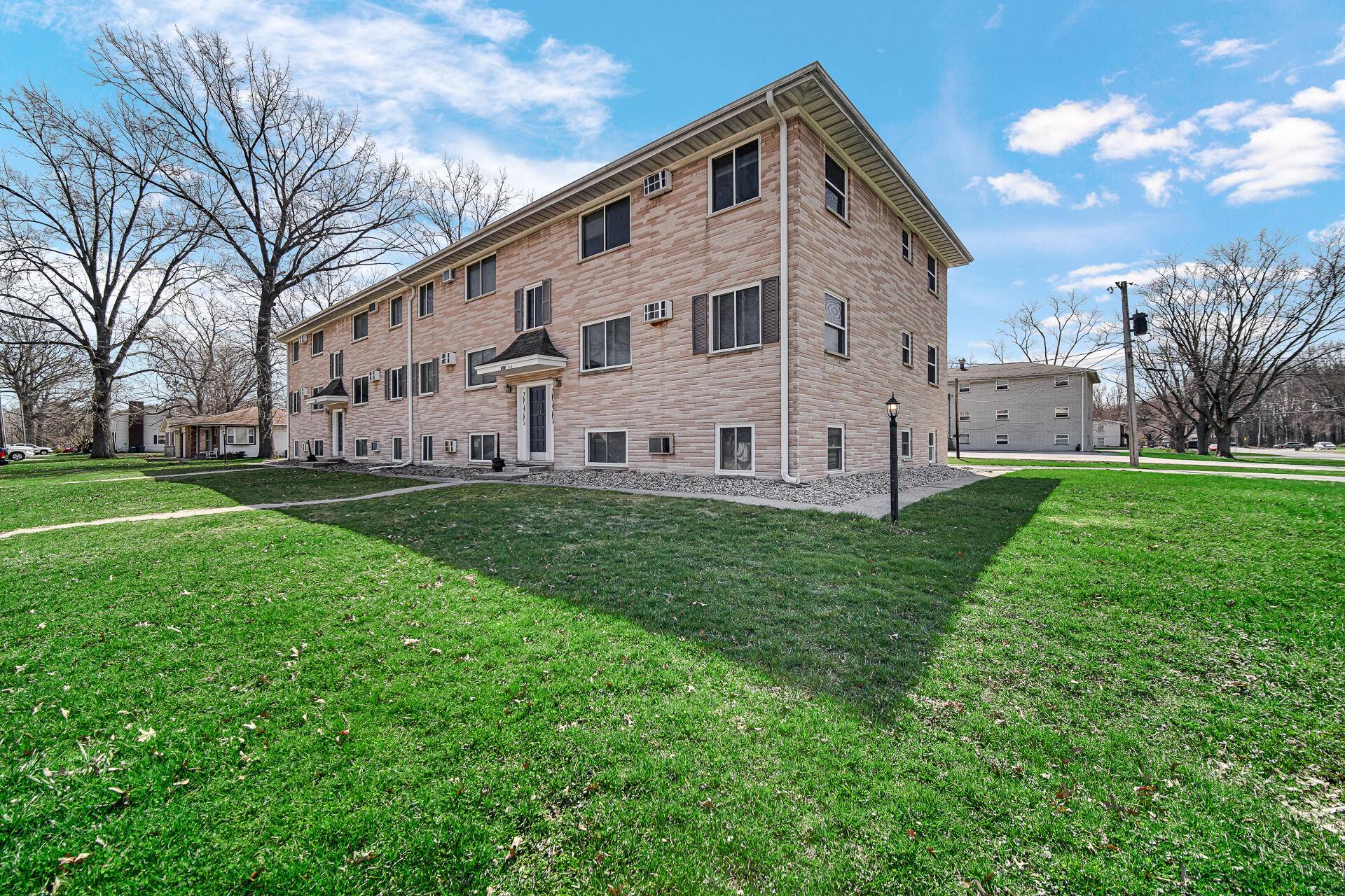 1623 Portage AVE, Chesterton, IN 46304