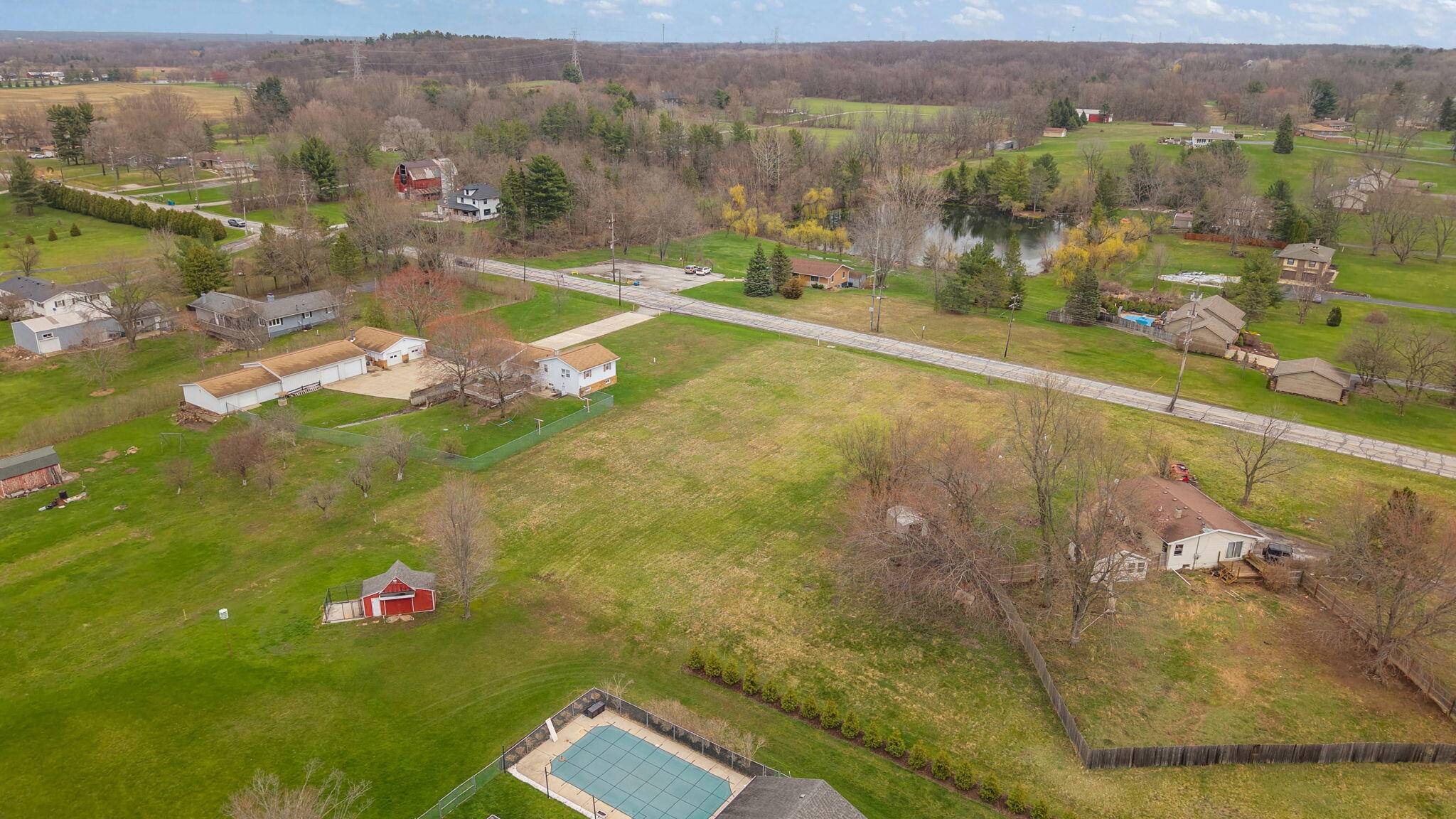 706 Meridian RD, Valparaiso, IN 46385