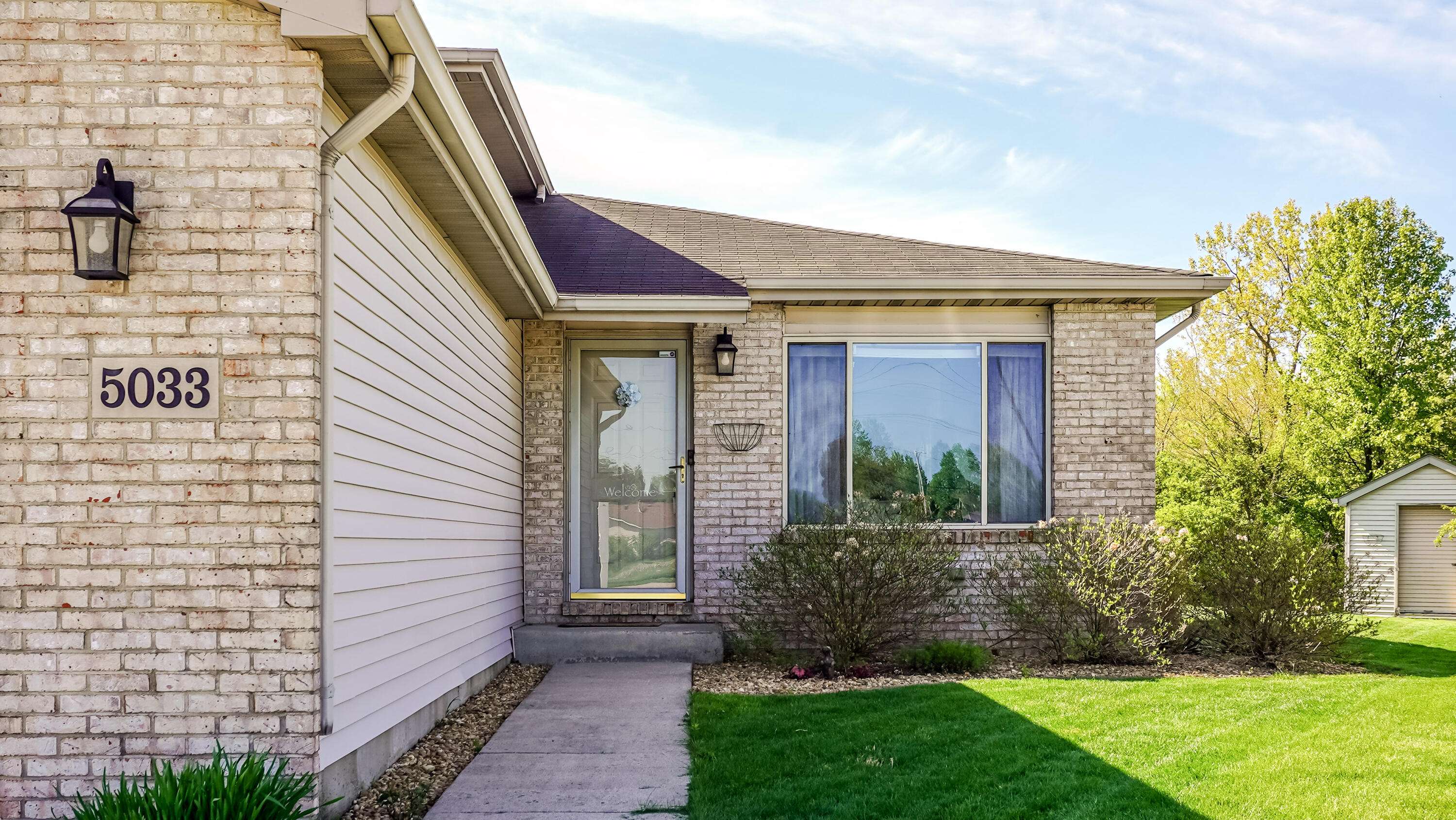 5033 W 92nd Avenue, Crown Point, IN 46307
