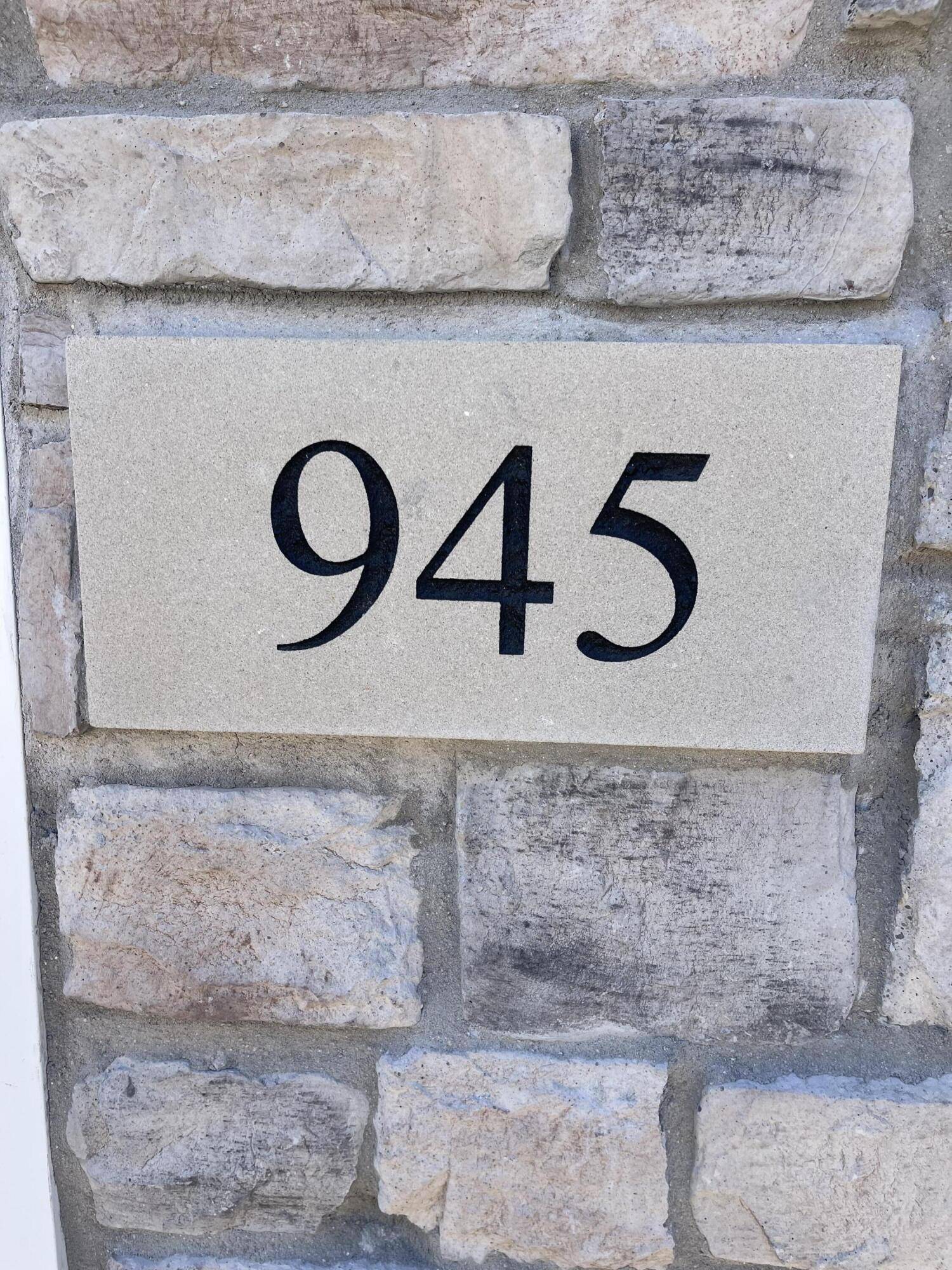 945 Paula Court, Hobart, IN 46342