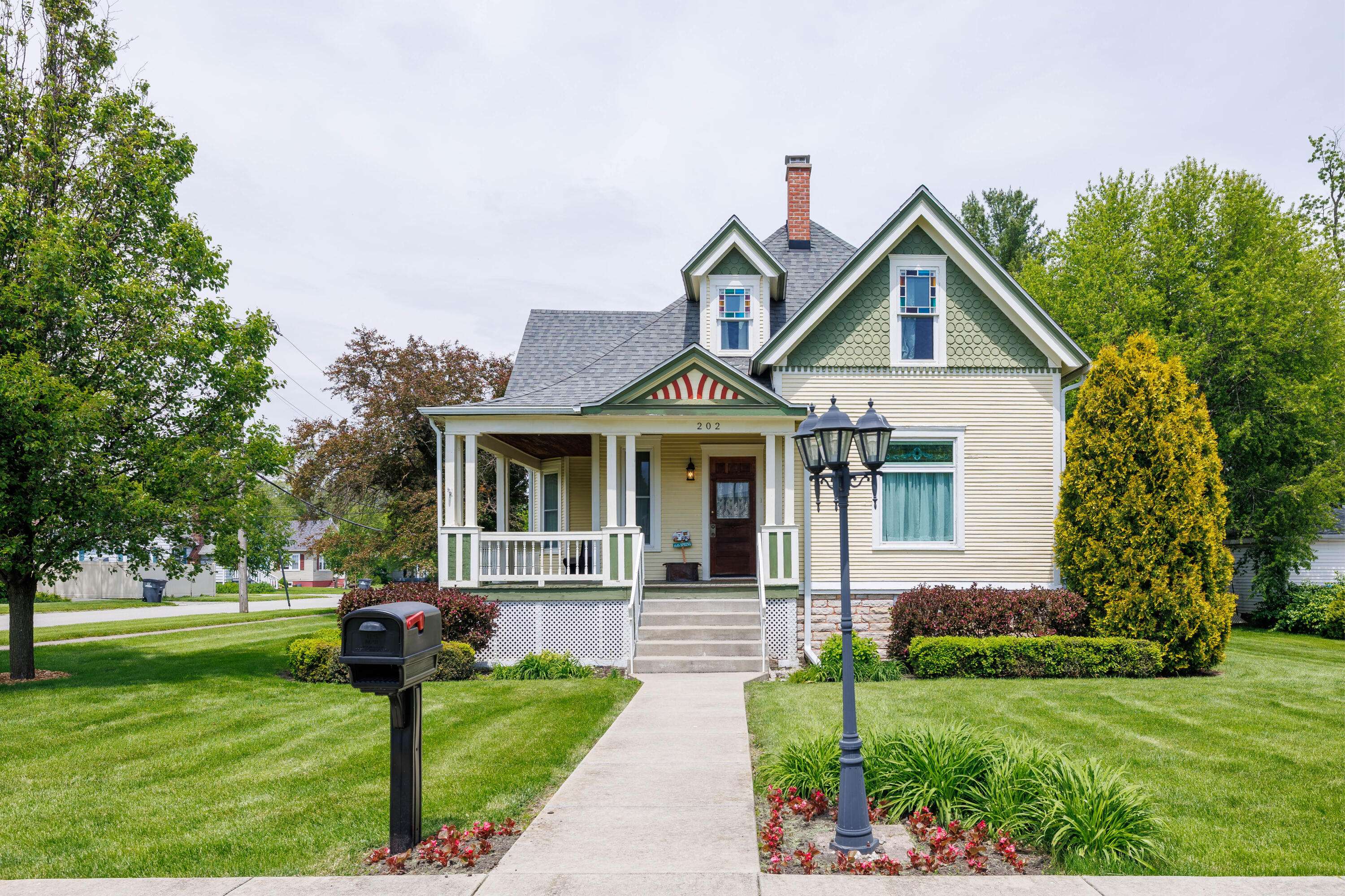202 E Iroquois Street, Kentland, IN 47951