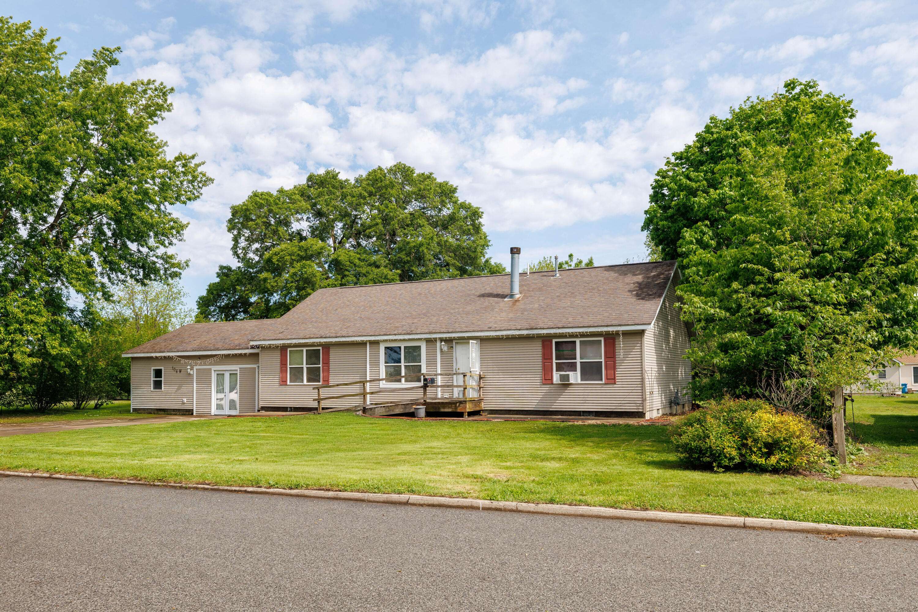 106 W Allen Street, Kentland, IN 47951