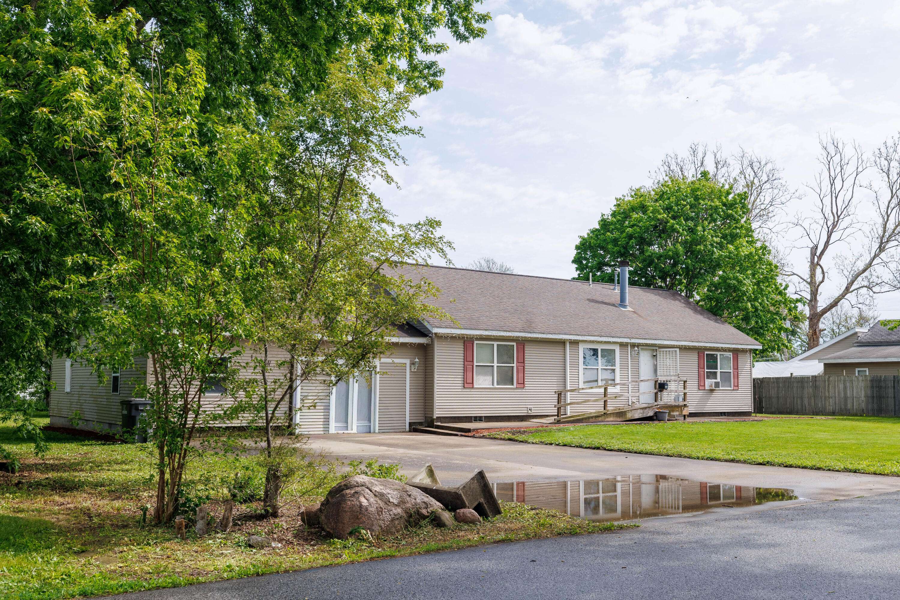 106 W Allen Street, Kentland, IN 47951