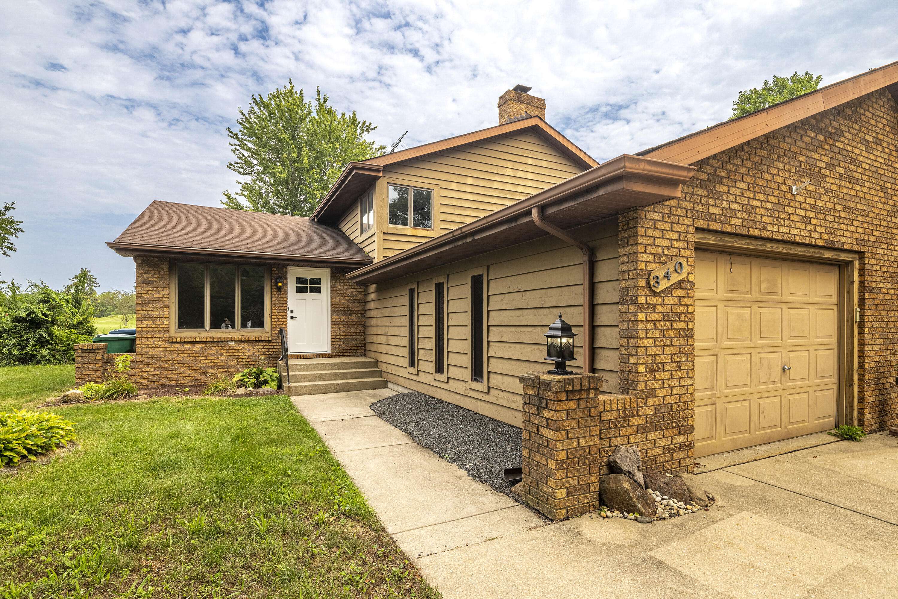 340 Golfview DR, Schererville, IN 46375