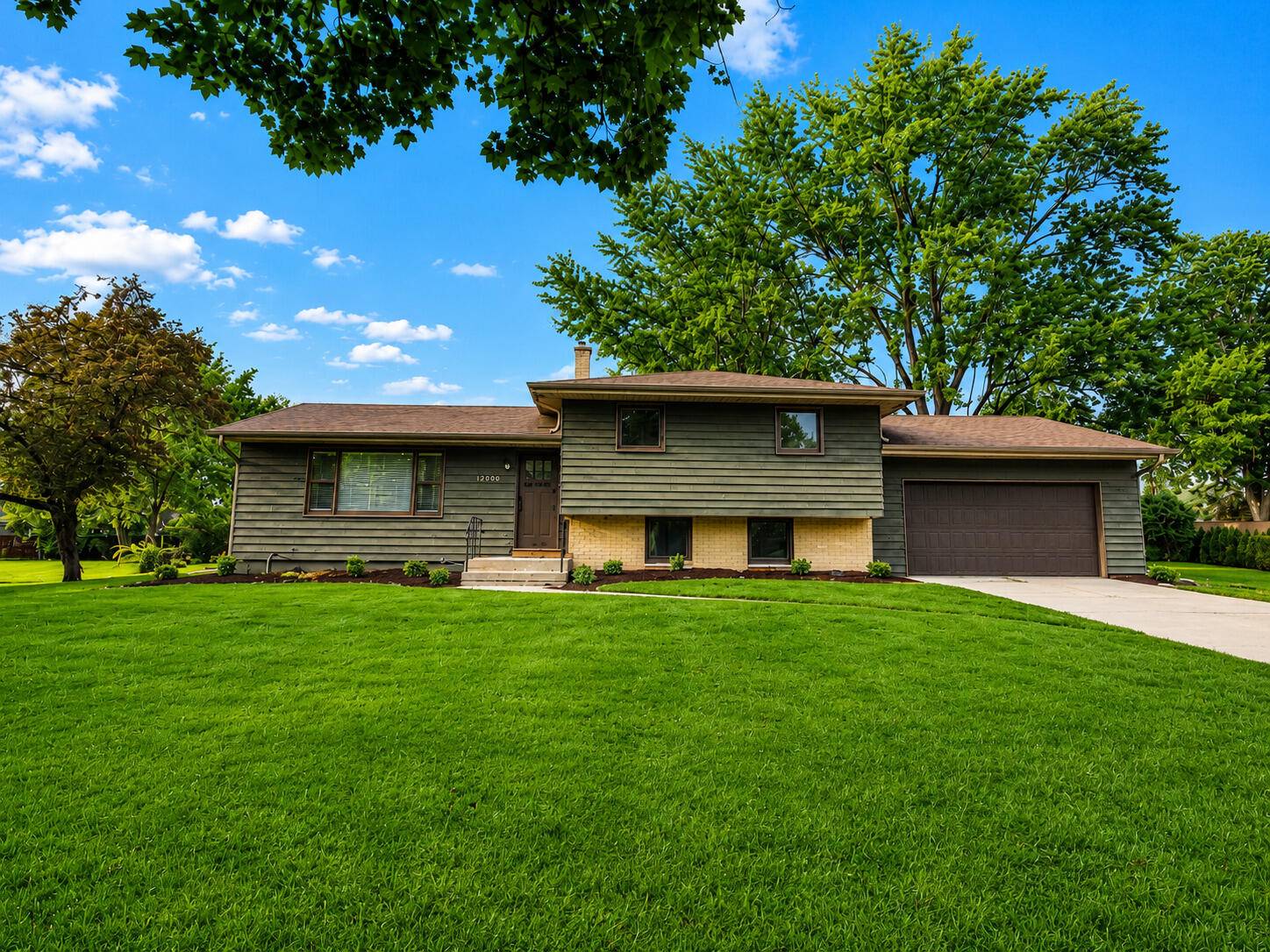 12000 N Oakwood Drive, St. John, IN 46373